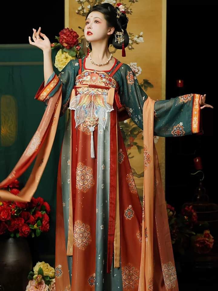 Reinventing the Cheongsam:An Updated Version for Spring and Autumn Reinventing the Cheongsam:An Updated Version for Spring and Autumn