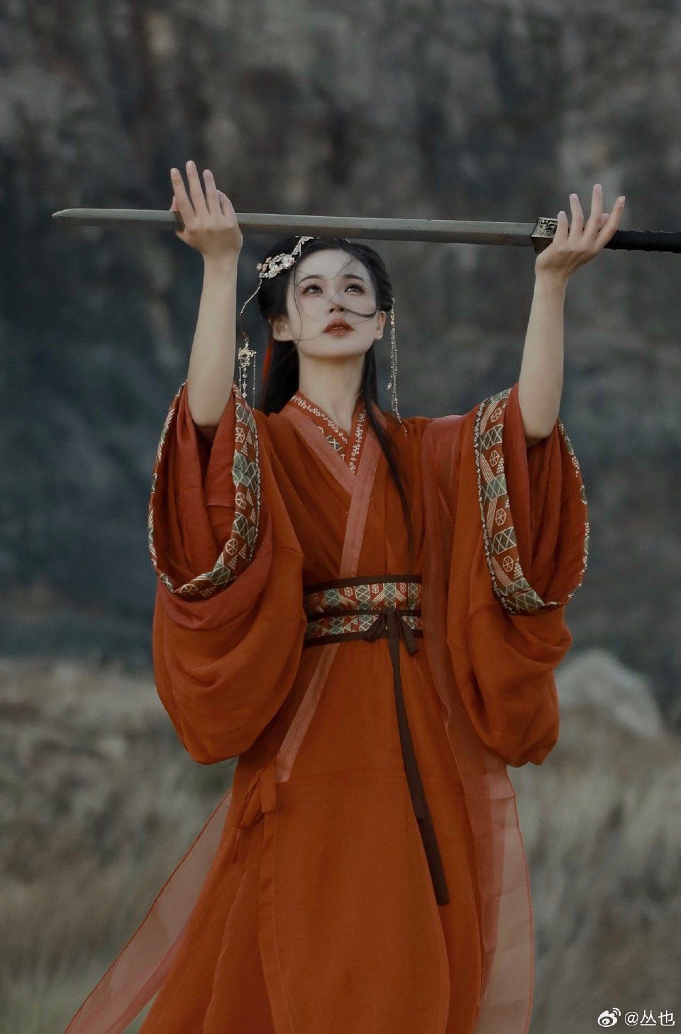 The Evolution of Hanfu Qixiong Skirt:A Journey into the World of Cheongsam-Inspired Gradations The Evolution of Hanfu Qixiong Skirt:A Journey into the World of Cheongsam-Inspired Gradations