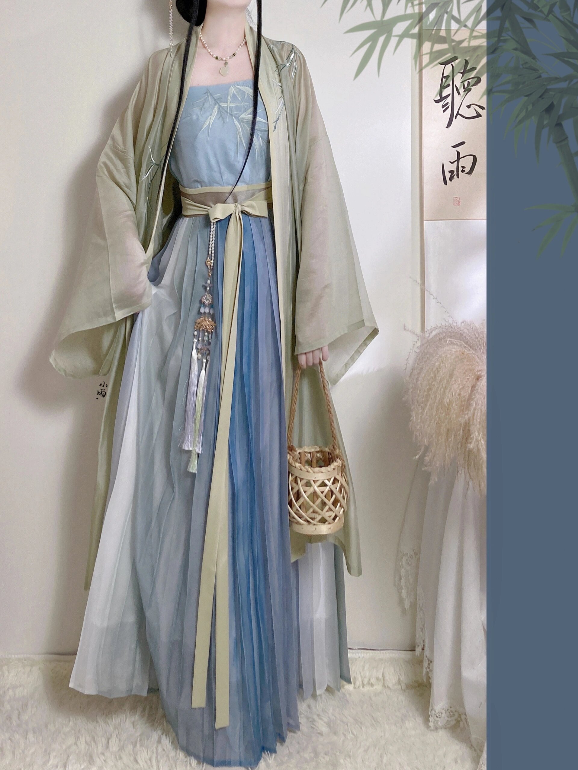 The Charm of Mami Bai:The Cultural Significance of Horseface Skirt in Traditional Chinese Clothing The Charm of Mami Bai:The Cultural Significance of Horseface Skirt in Traditional Chinese Clothing