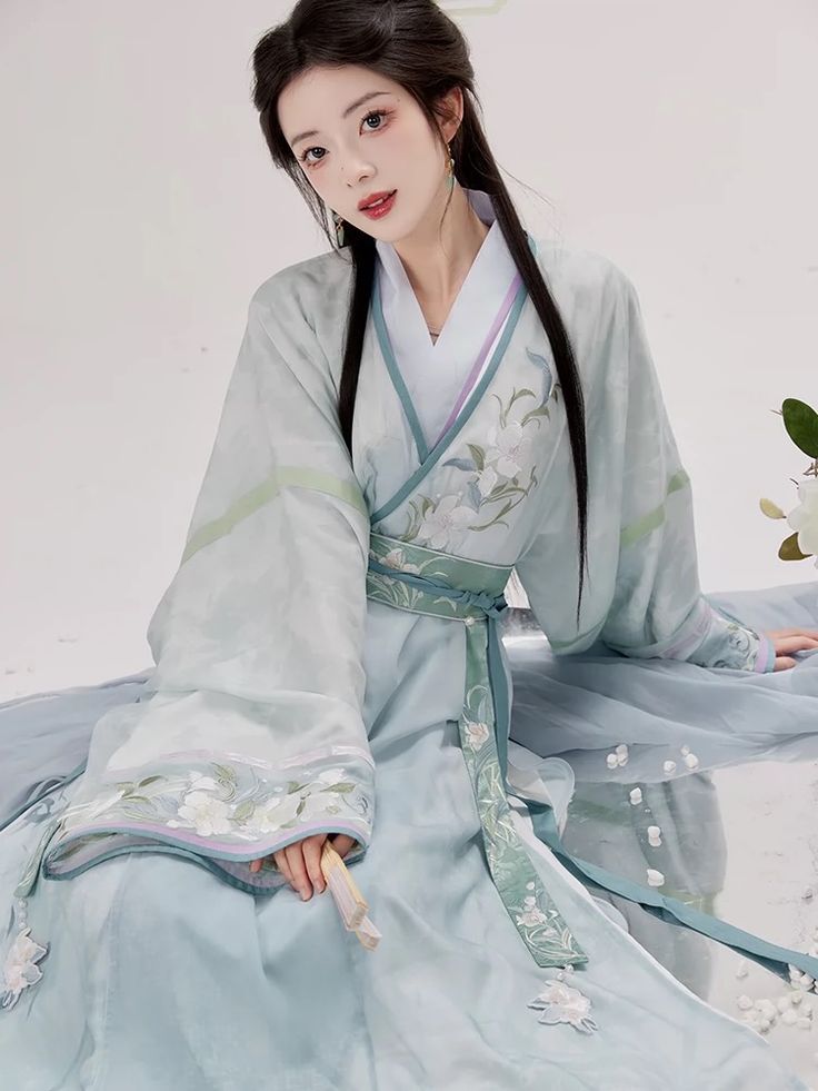 Elegant Glow of Time in Traditional Chinese Hanfu Fashion:The Radiance of Flowing Light Silk Elegant Glow of Time in Traditional Chinese Hanfu Fashion:The Radiance of Flowing Light Silk