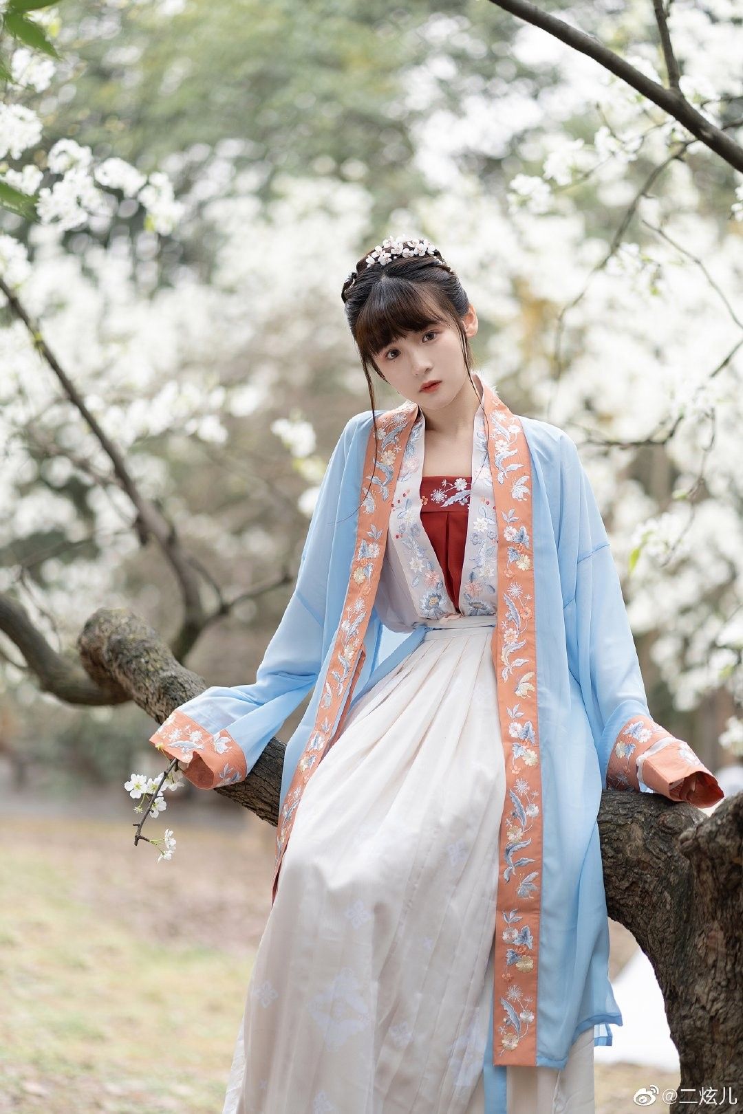 Spring and Autumn Fashion:The Revival of Thick Qipao Cheongsam Spring and Autumn Fashion:The Revival of Thick Qipao Cheongsam