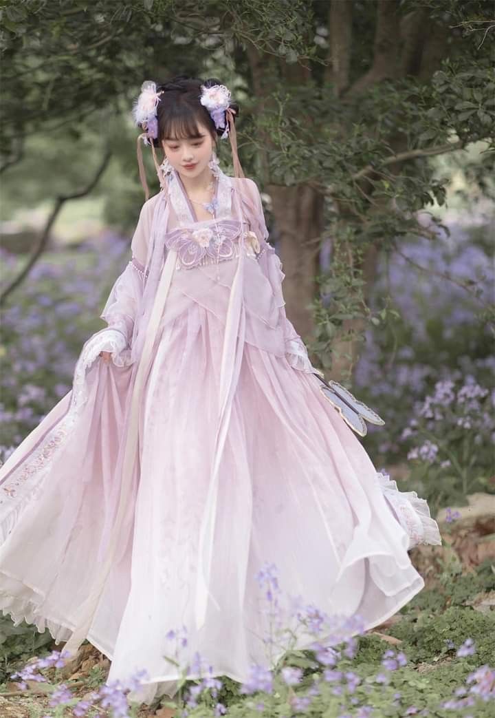 The Charm of Hanfu Qixiong Dress:A Closer Look at the Traditional Beauty of a Chinese Classic The Charm of Hanfu Qixiong Dress:A Closer Look at the Traditional Beauty of a Chinese Classic