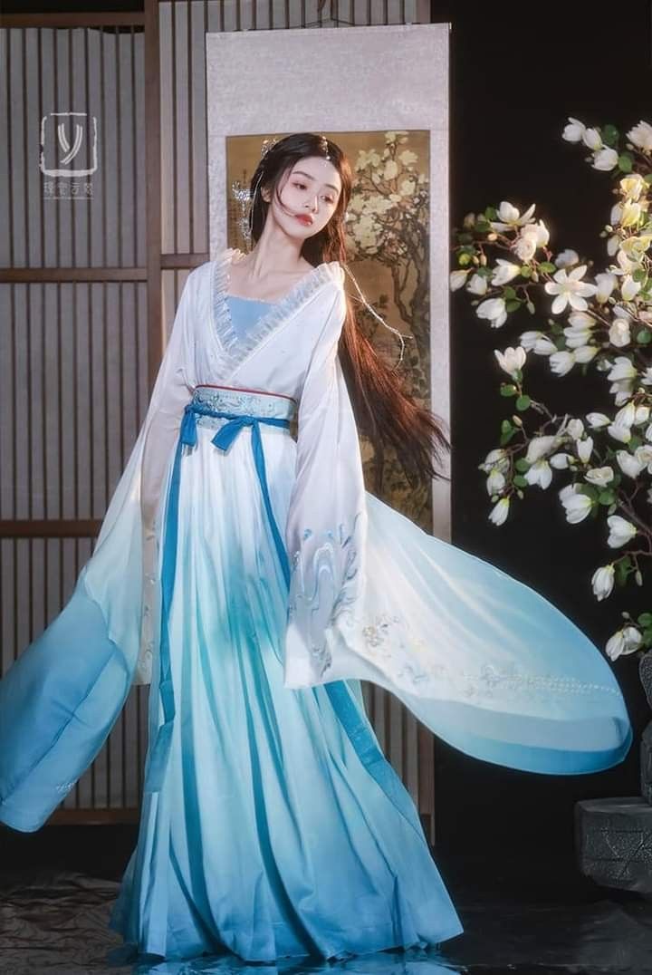 Red Cheongsam:Embracing the Traditional Chinese Elegance Red Cheongsam:Embracing the Traditional Chinese Elegance