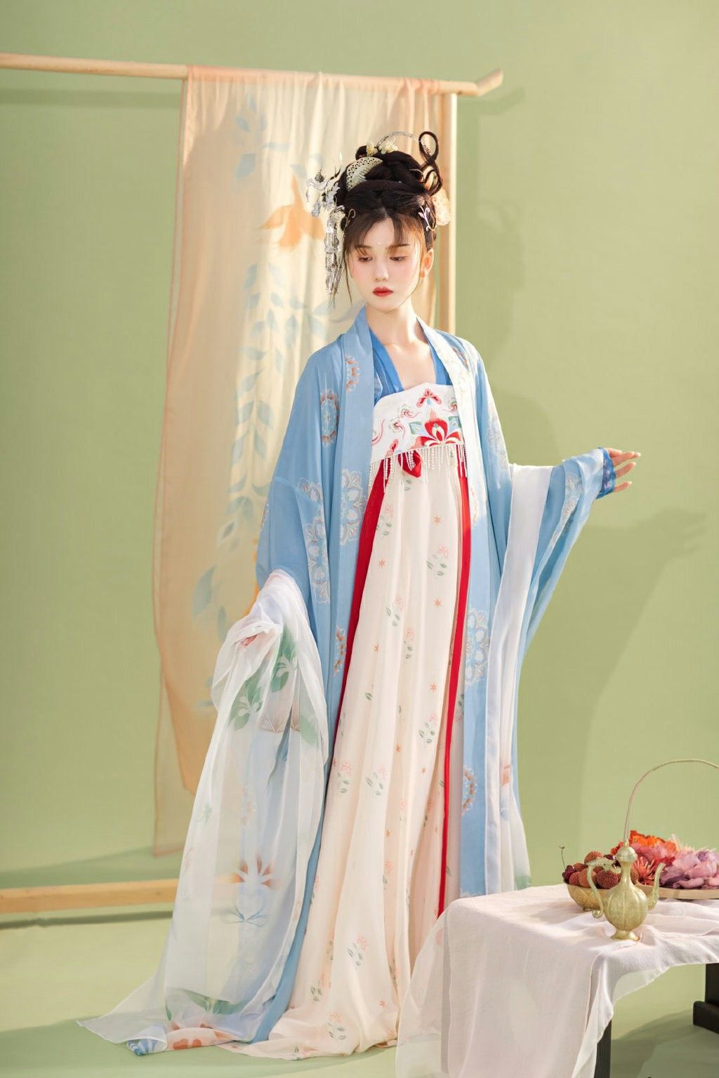 The Splendor of Traditional Hanfu Hair Combs and Accessories The Splendor of Traditional Hanfu Hair Combs and Accessories