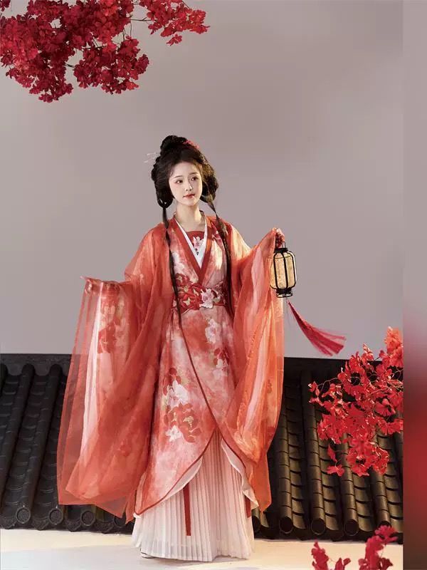 Ethereal Elegance:The Evolution of Hanfu as Stage Costume Ethereal Elegance:The Evolution of Hanfu as Stage Costume