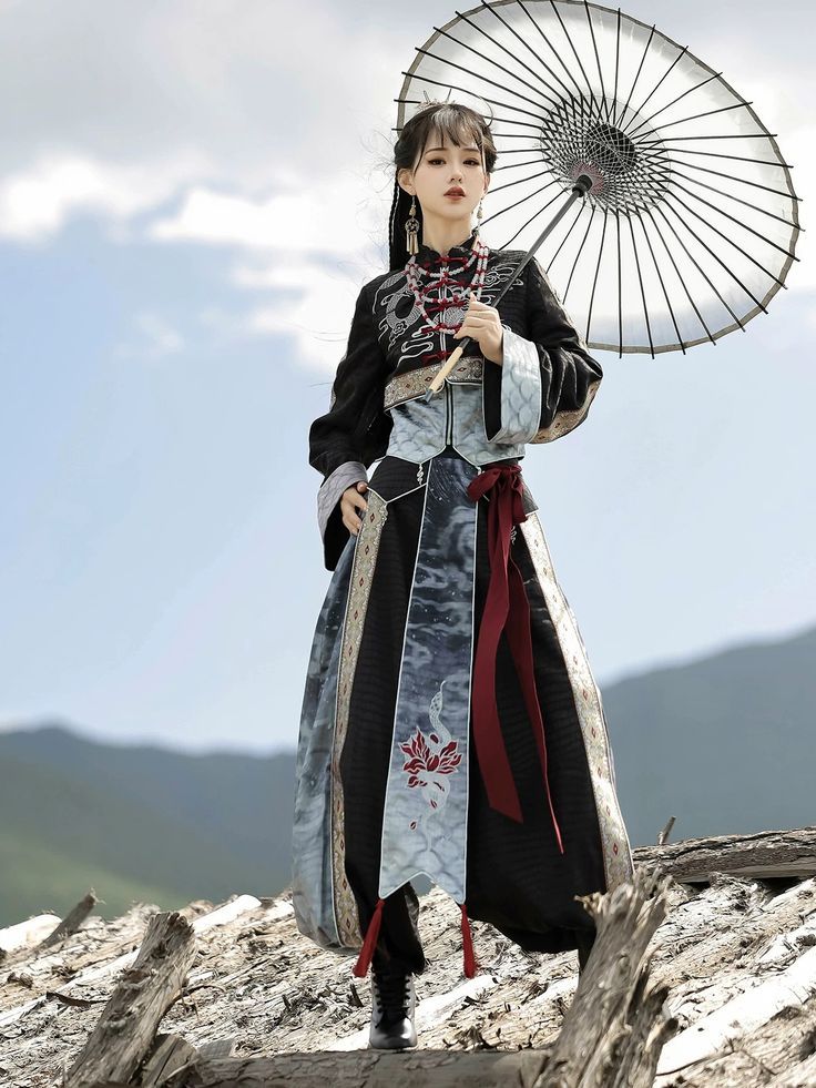 Authentic Hanfu of the Song Dynasty:A Closer Look into Traditional Chinese Fashion Authentic Hanfu of the Song Dynasty:A Closer Look into Traditional Chinese Fashion