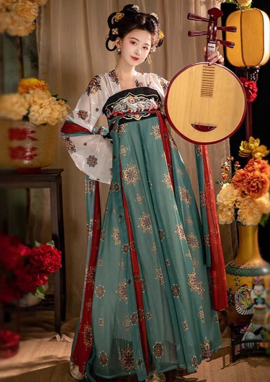 Daintiness in a Miniature Cheongsam:Embracing the Charm of a Petite Figure Daintiness in a Miniature Cheongsam:Embracing the Charm of a Petite Figure