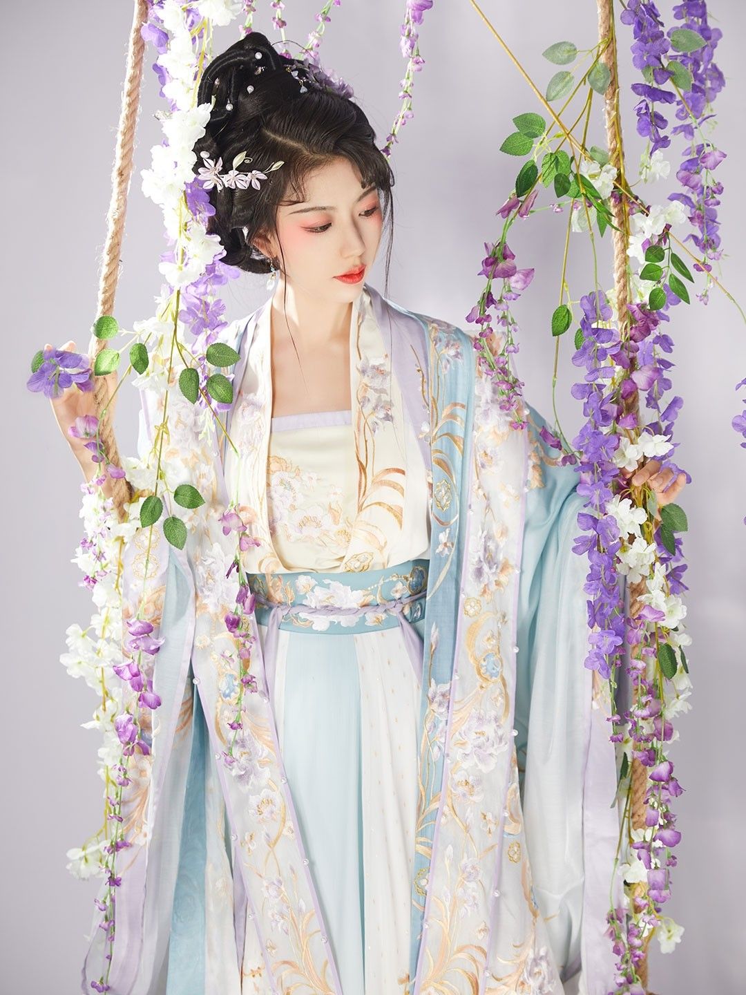 Snow Boots for the Little Hanfu Girl A Tale of Traditional Elegance and Winter Protection Snow Boots for the Little Hanfu Girl A Tale of Traditional Elegance and Winter Protection