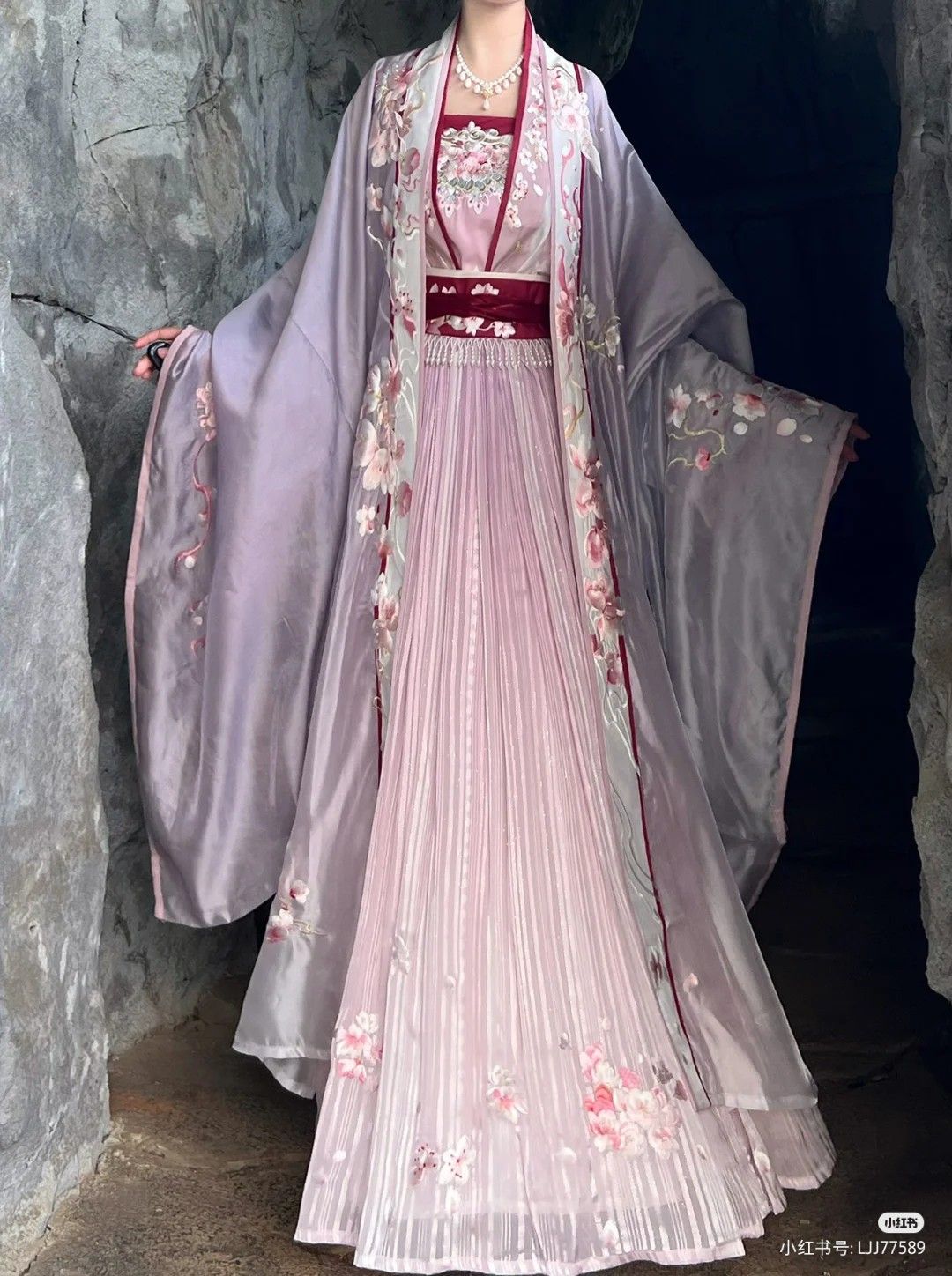 The Splendor of Aodi Cheongsam:A Long-lasting Elegance The Splendor of Aodi Cheongsam:A Long-lasting Elegance
