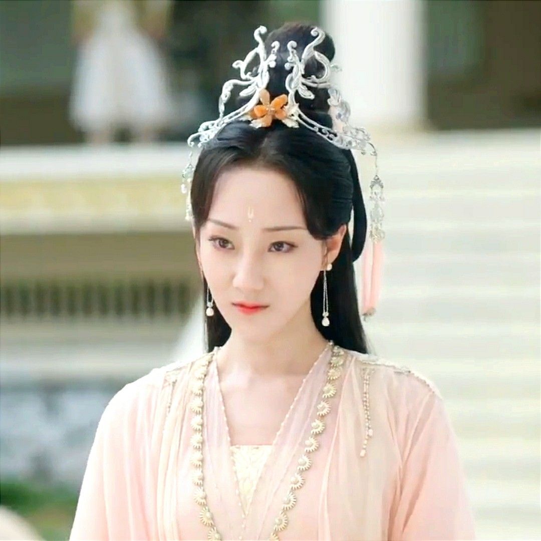 Cloud-Inspired Childrens Hanfu with a Focus on the Cloud Shoulder Cloud-Inspired Childrens Hanfu with a Focus on the Cloud Shoulder