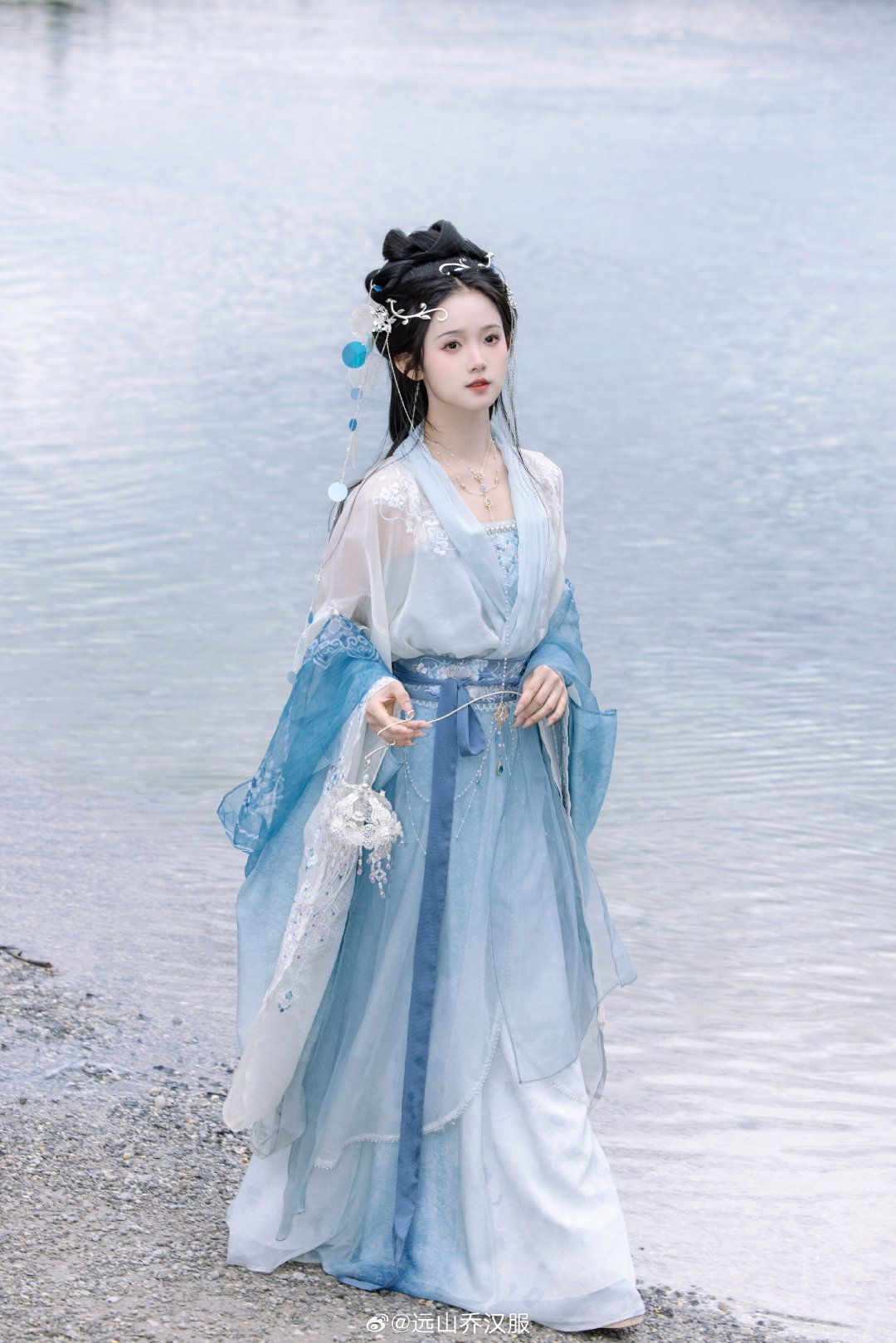 Summer in Ming-Style Hanfu with Cloud-肩 Detail:A Full Set Guide Summer in Ming-Style Hanfu with Cloud-肩 Detail:A Full Set Guide
