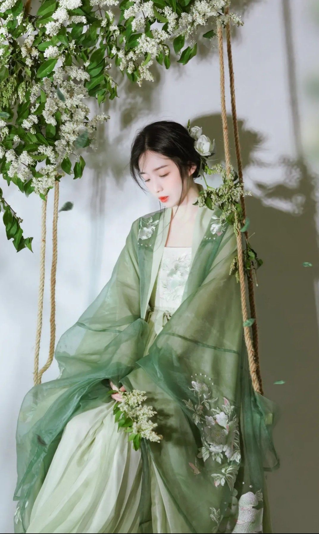 Reinventing the Cheongsam:A Modern Nursing Dress with Traditional Charm Reinventing the Cheongsam:A Modern Nursing Dress with Traditional Charm
