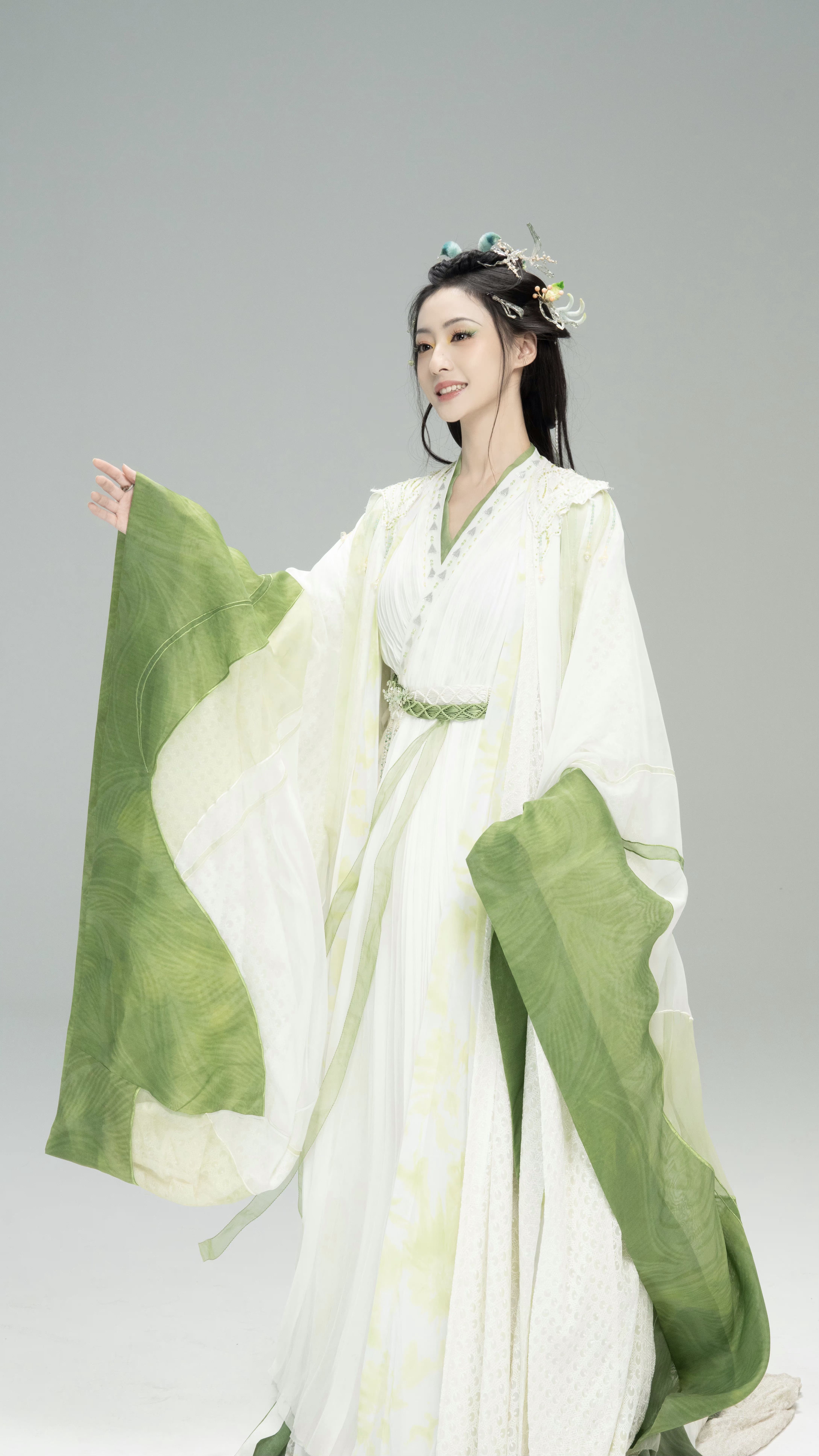 Miniature Winter Ming Dynasty Hanfu Fashion:A Guide to Tiny Frames in Traditional Elegance Miniature Winter Ming Dynasty Hanfu Fashion:A Guide to Tiny Frames in Traditional Elegance