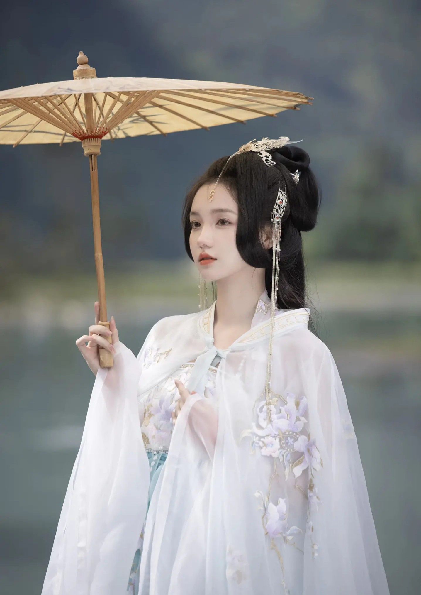 The Elegant Matron in a Cheongsam:A Blend of Tradition and Glamour The Elegant Matron in a Cheongsam:A Blend of Tradition and Glamour