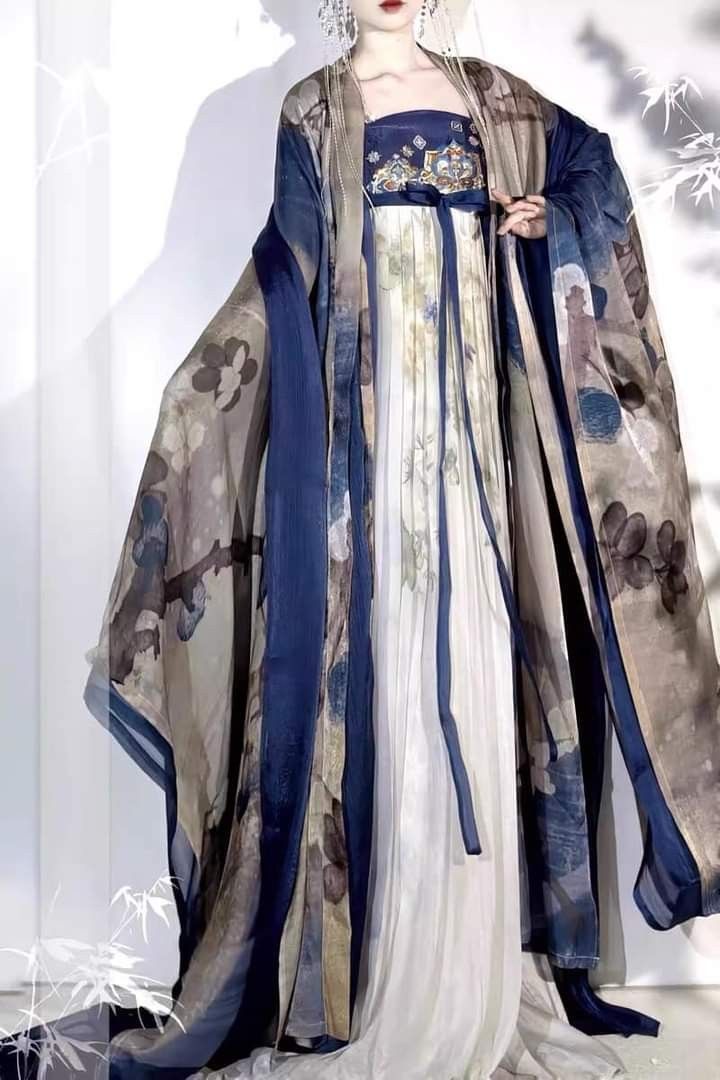 The Tapestry Bureau and the Skirt with Horseface Pattern:A Study of Traditional Chinese Textile Art The Tapestry Bureau and the Skirt with Horseface Pattern:A Study of Traditional Chinese Textile Art