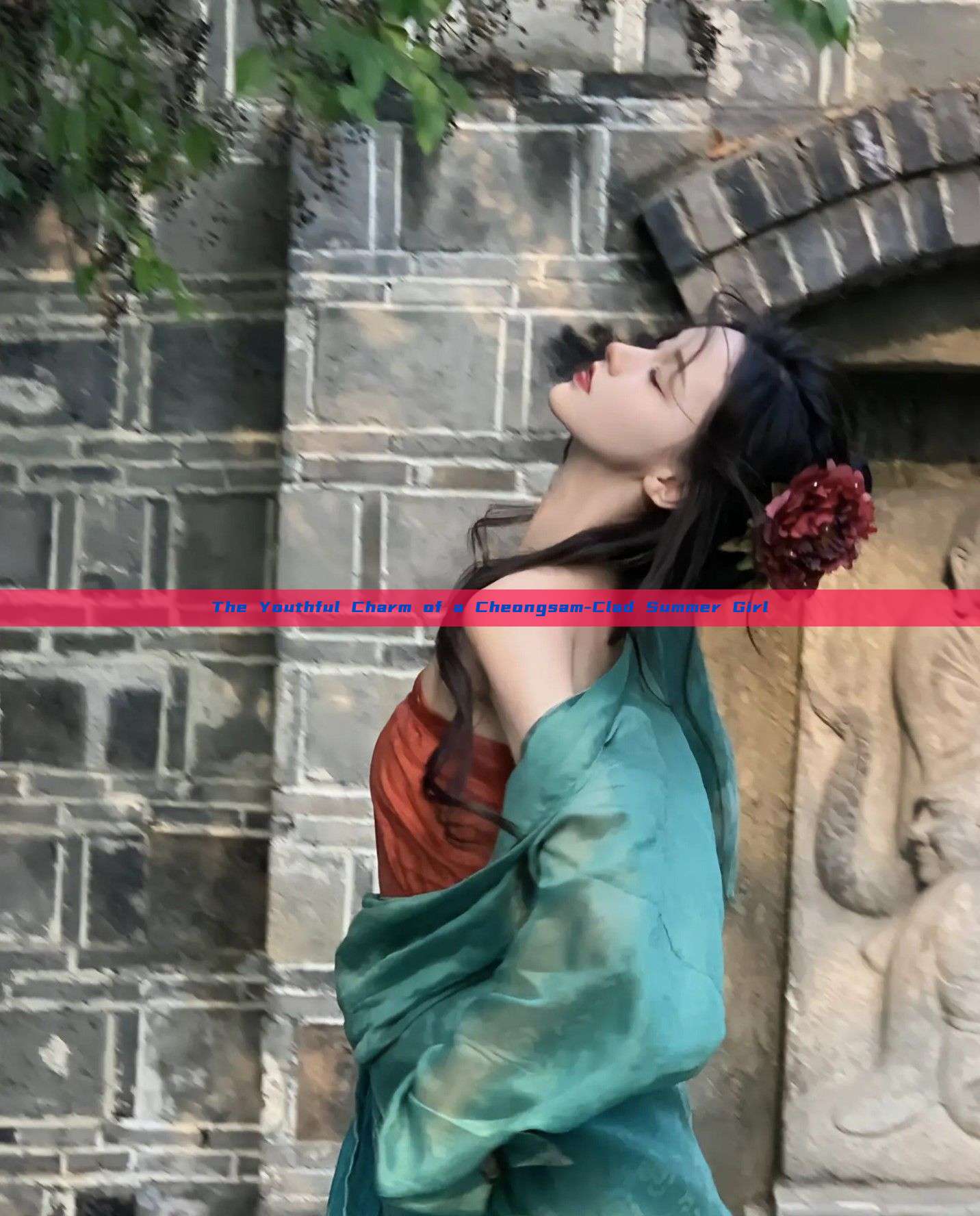 The Youthful Charm of a Cheongsam-Clad Summer Girl The Youthful Charm of a Cheongsam-Clad Summer Girl