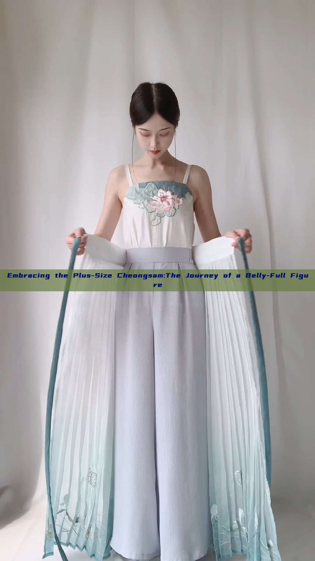 Embracing the Plus-Size Cheongsam:The Journey of a Belly-Full Figure Embracing the Plus-Size Cheongsam:The Journey of a Belly-Full Figure