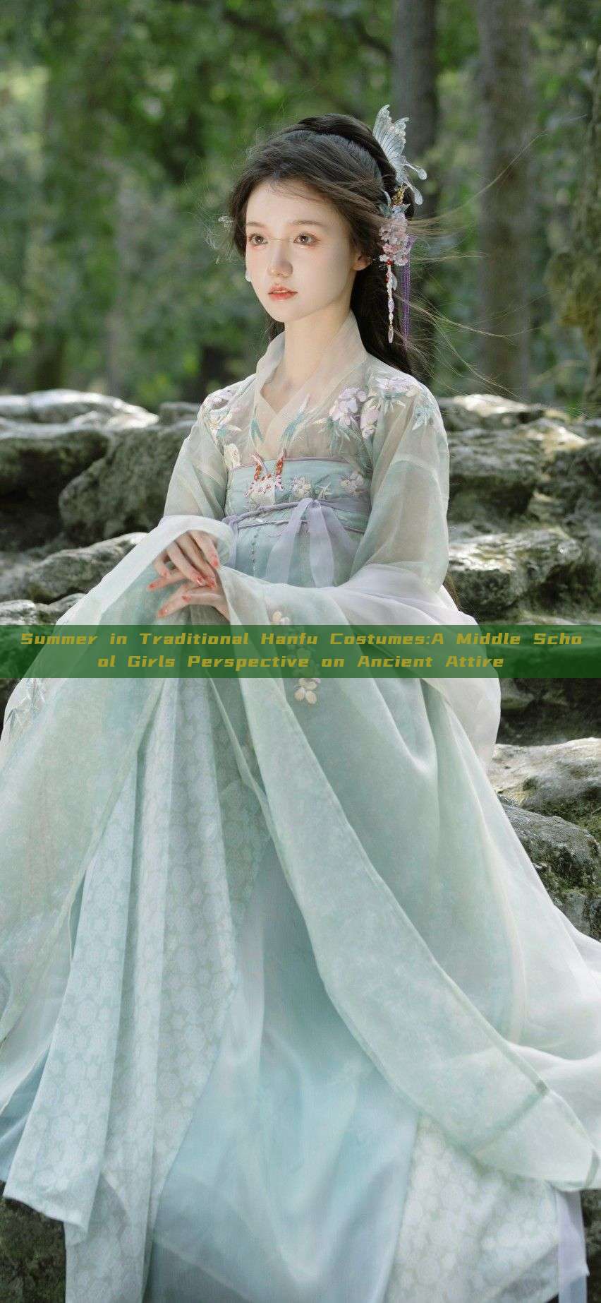 Summer in Traditional Hanfu Costumes:A Middle School Girls Perspective on Ancient Attire