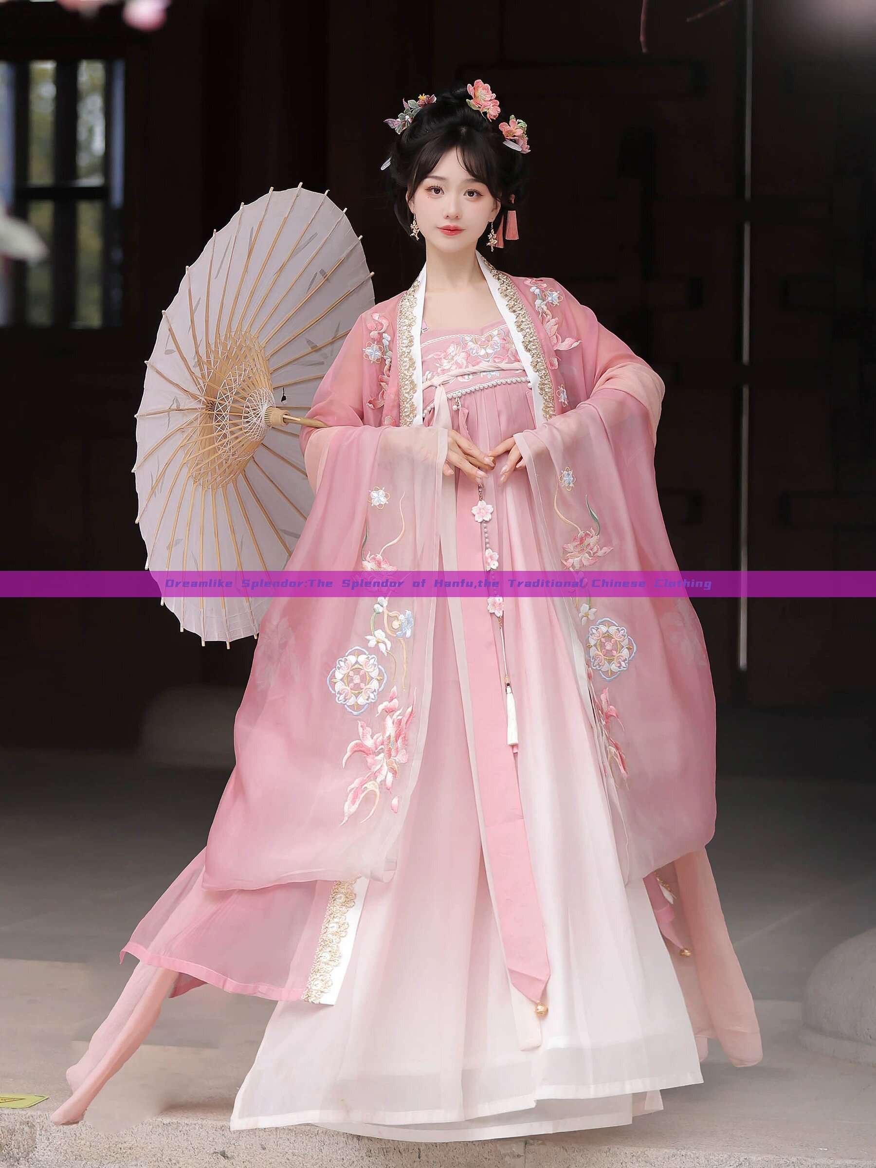 Dreamlike Splendor:The Splendor of Hanfu,the Traditional Chinese Clothing Dreamlike Splendor:The Splendor of Hanfu,the Traditional Chinese Clothing