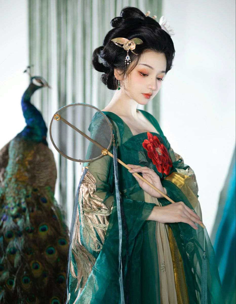 Reimagining Traditional Costume:The Evolution of Ancient Attire Reimagining Traditional Costume:The Evolution of Ancient Attire