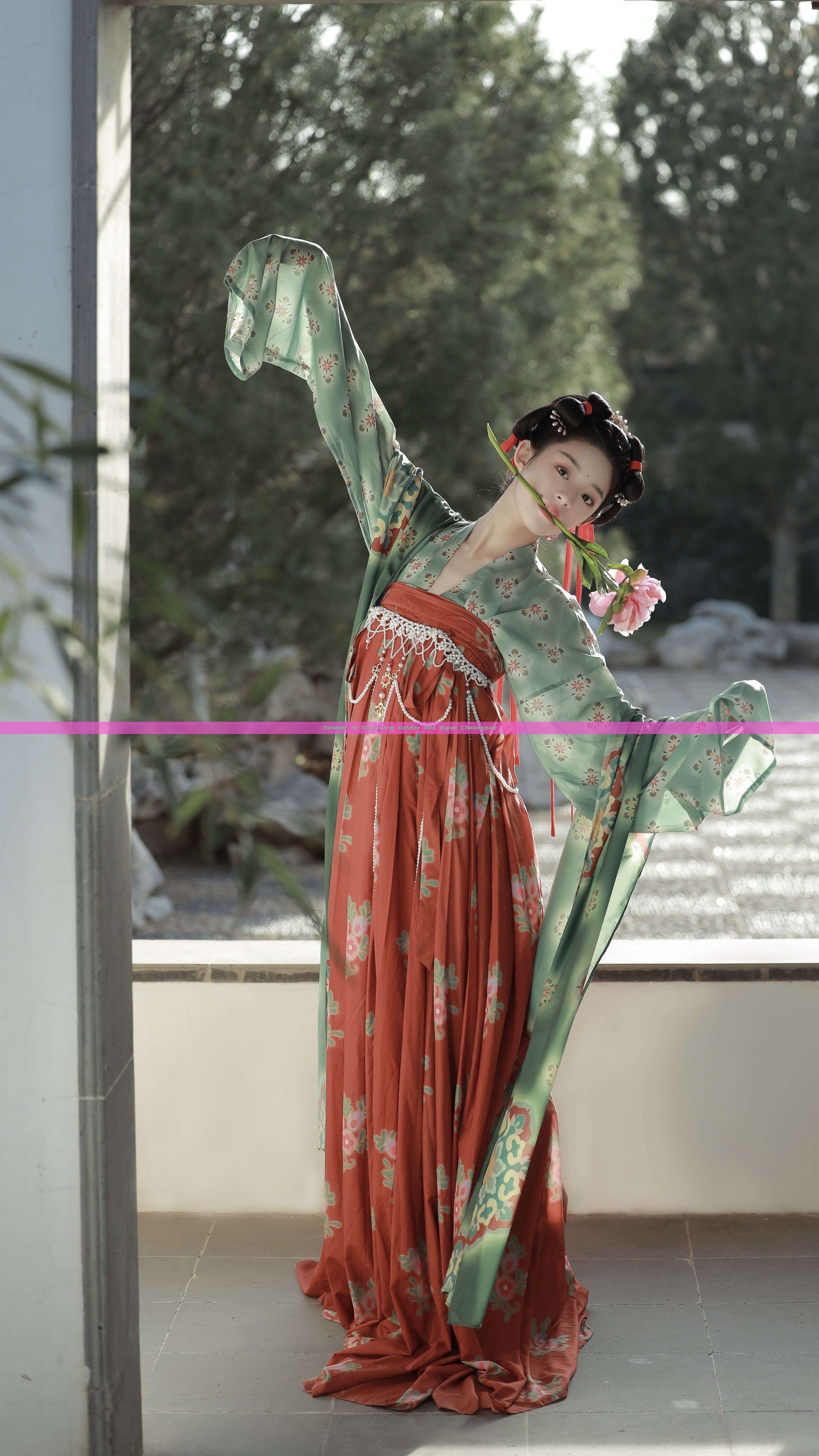 Summer in Style:Long Golden Silk Qipao Cheongsam Summer in Style:Long Golden Silk Qipao Cheongsam