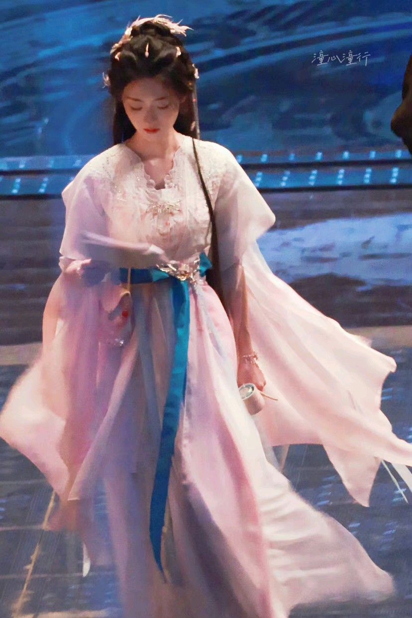 Embracing Elegance:A Closer Look at Mid-Length Stylish Qipao Cheongsam for Self-Cultivation Embracing Elegance:A Closer Look at Mid-Length Stylish Qipao Cheongsam for Self-Cultivation