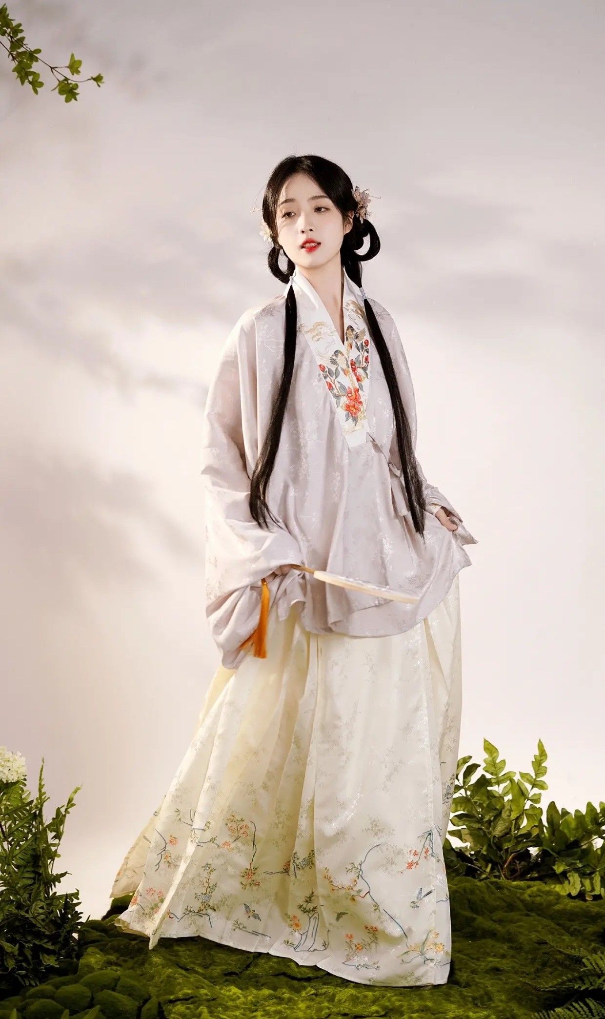 Plus-Size Cheongsam Suites:Embracing the Beauty of a Curvier Figure in Traditional Elegance Plus-Size Cheongsam Suites:Embracing the Beauty of a Curvier Figure in Traditional Elegance