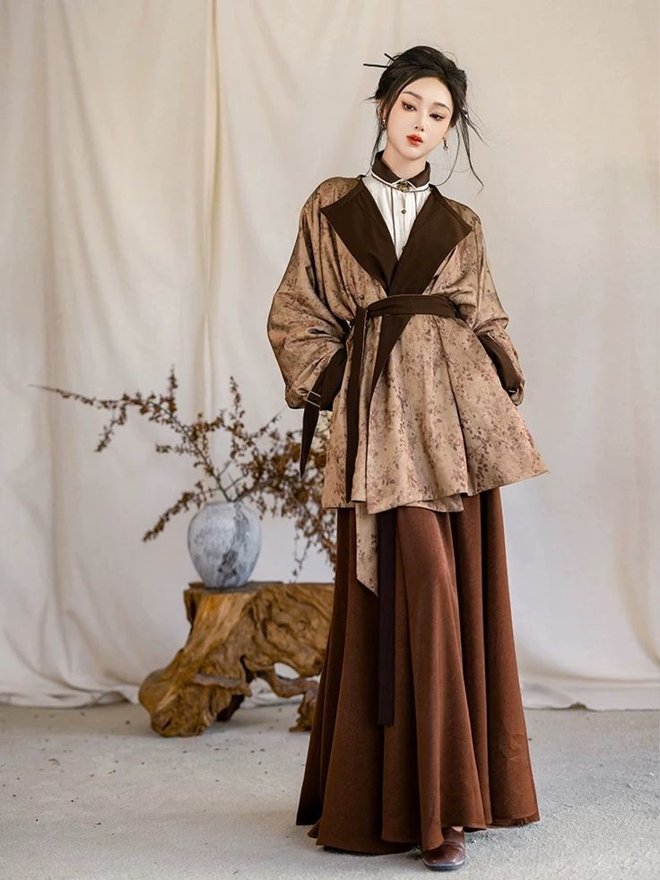 The Elegance of Cheongsams Open-Forked Petticoats:A Closer Look into Traditional Chinese Dress The Elegance of Cheongsams Open-Forked Petticoats:A Closer Look into Traditional Chinese Dress