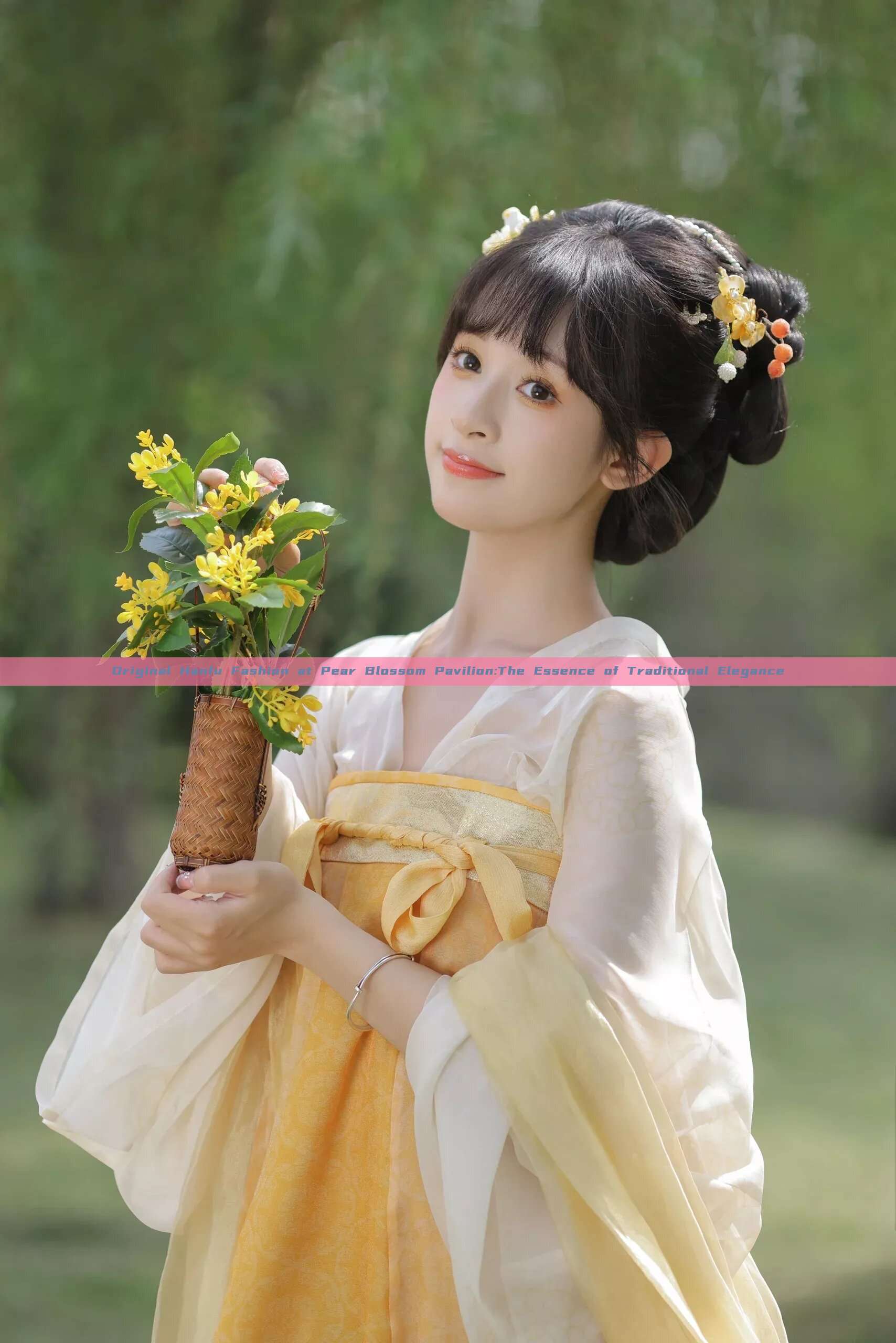 Original Hanfu Fashion at Pear Blossom Pavilion:The Essence of Traditional Elegance Original Hanfu Fashion at Pear Blossom Pavilion:The Essence of Traditional Elegance