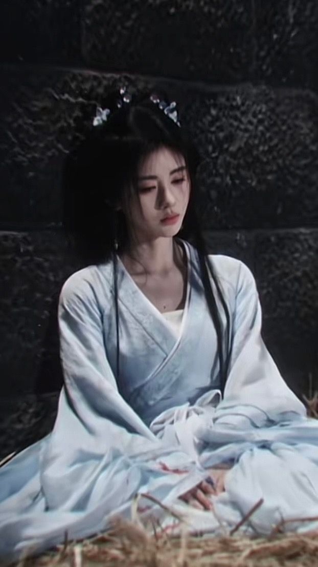 The Art of Hanfu Footwear Pairing for Students The Art of Hanfu Footwear Pairing for Students