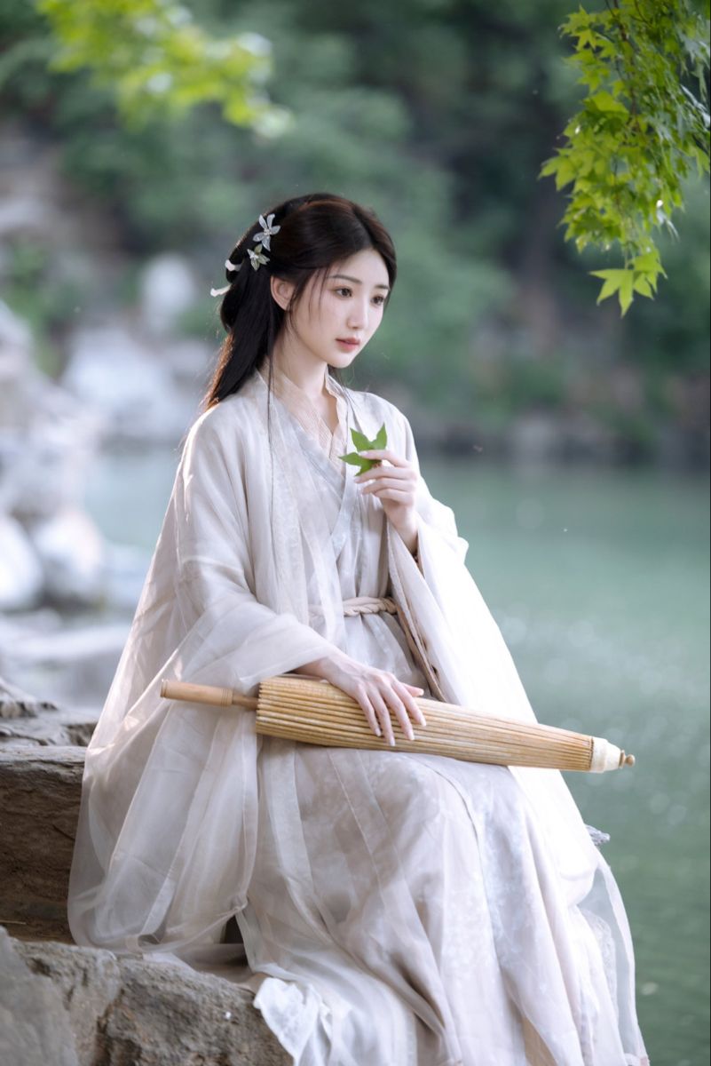 Dragon Year Celebration:A Girls Journey into Traditional Hanfu Fashion Dragon Year Celebration:A Girls Journey into Traditional Hanfu Fashion