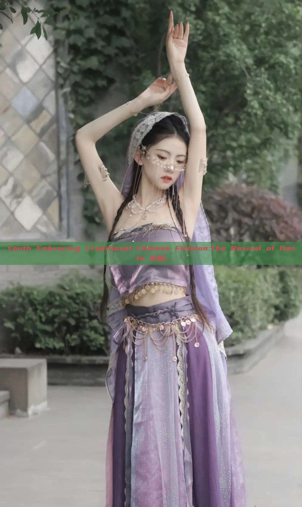 Youth Embracing Traditional Chinese Fashion:The Revival of Hanfu 汉服) Youth Embracing Traditional Chinese Fashion:The Revival of Hanfu 汉服)