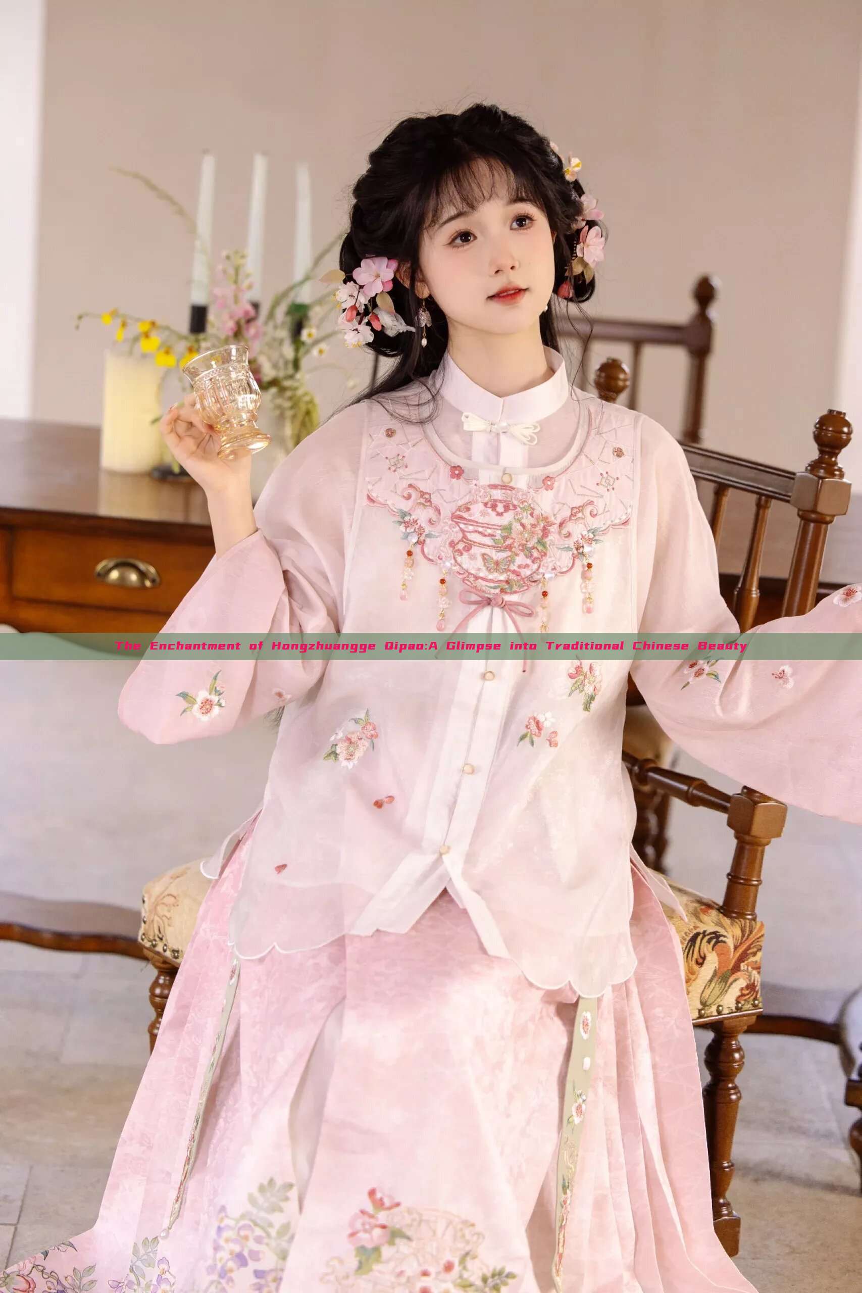 The Enchantment of Hongzhuangge Qipao:A Glimpse into Traditional Chinese Beauty