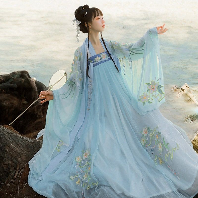 Short-Sleeve Shirts and Horseback Skirt Sets:A Fashionable Blend