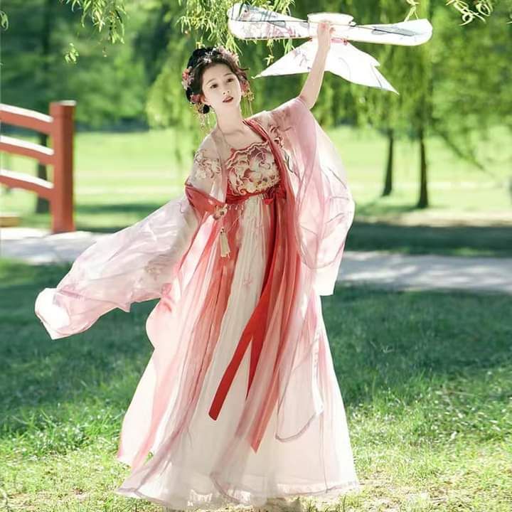 White Cheongsam Skirt for Autumn Winter:A Fashion Statement White Cheongsam Skirt for Autumn Winter:A Fashion Statement