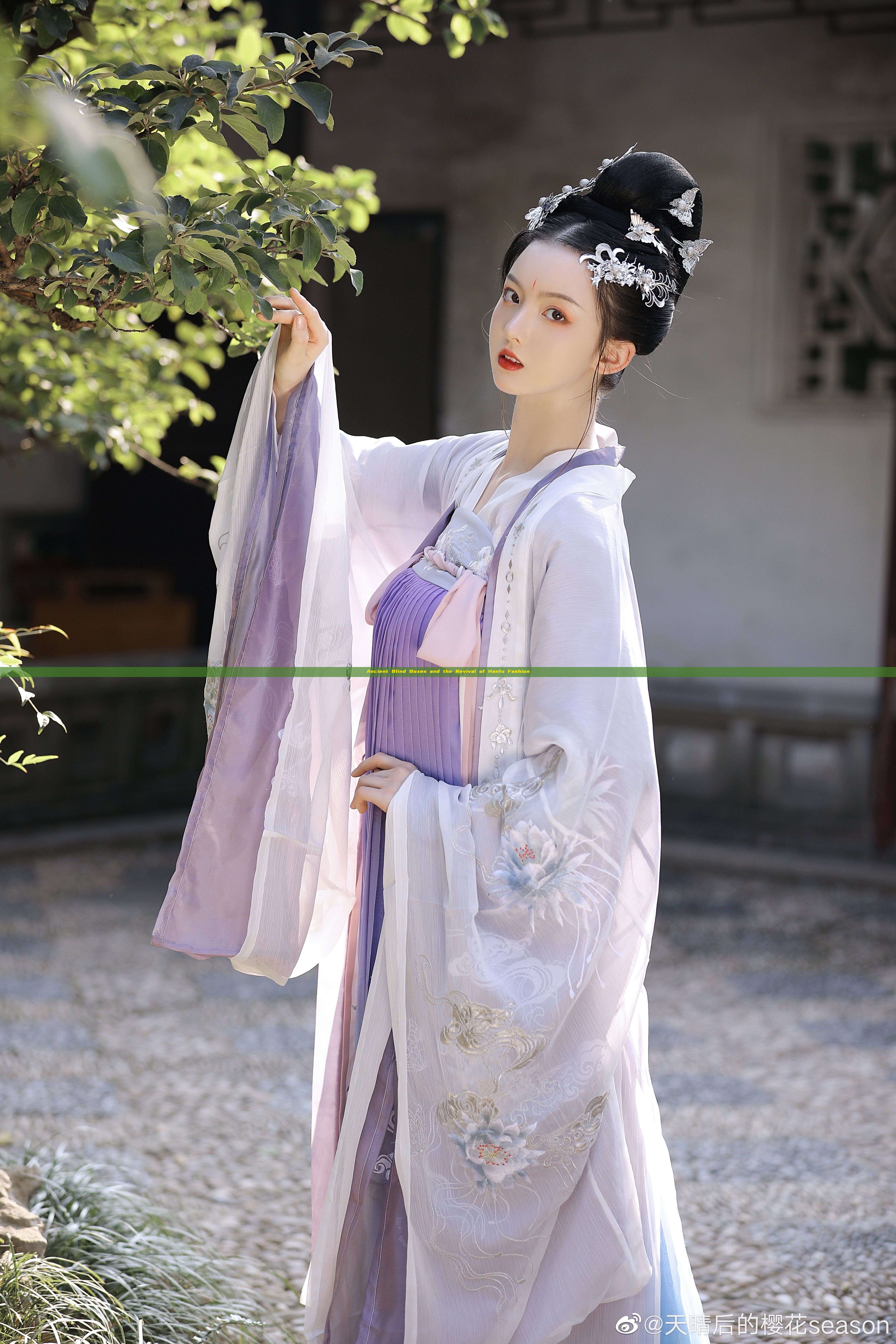 Ancient Blind Boxes and the Revival of Hanfu Fashion Ancient Blind Boxes and the Revival of Hanfu Fashion