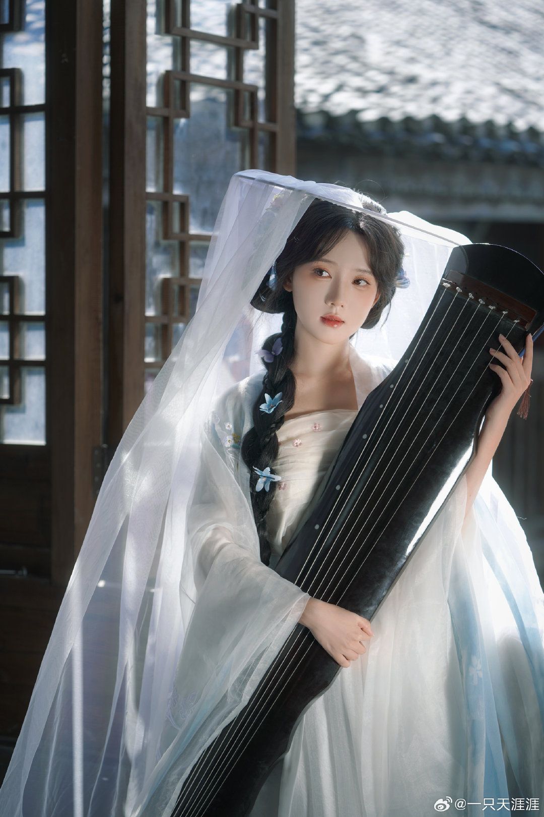 The Allure of the Traditional Chinese Collar-Fronted Horseface Skirt and Blouse The Allure of the Traditional Chinese Collar-Fronted Horseface Skirt and Blouse