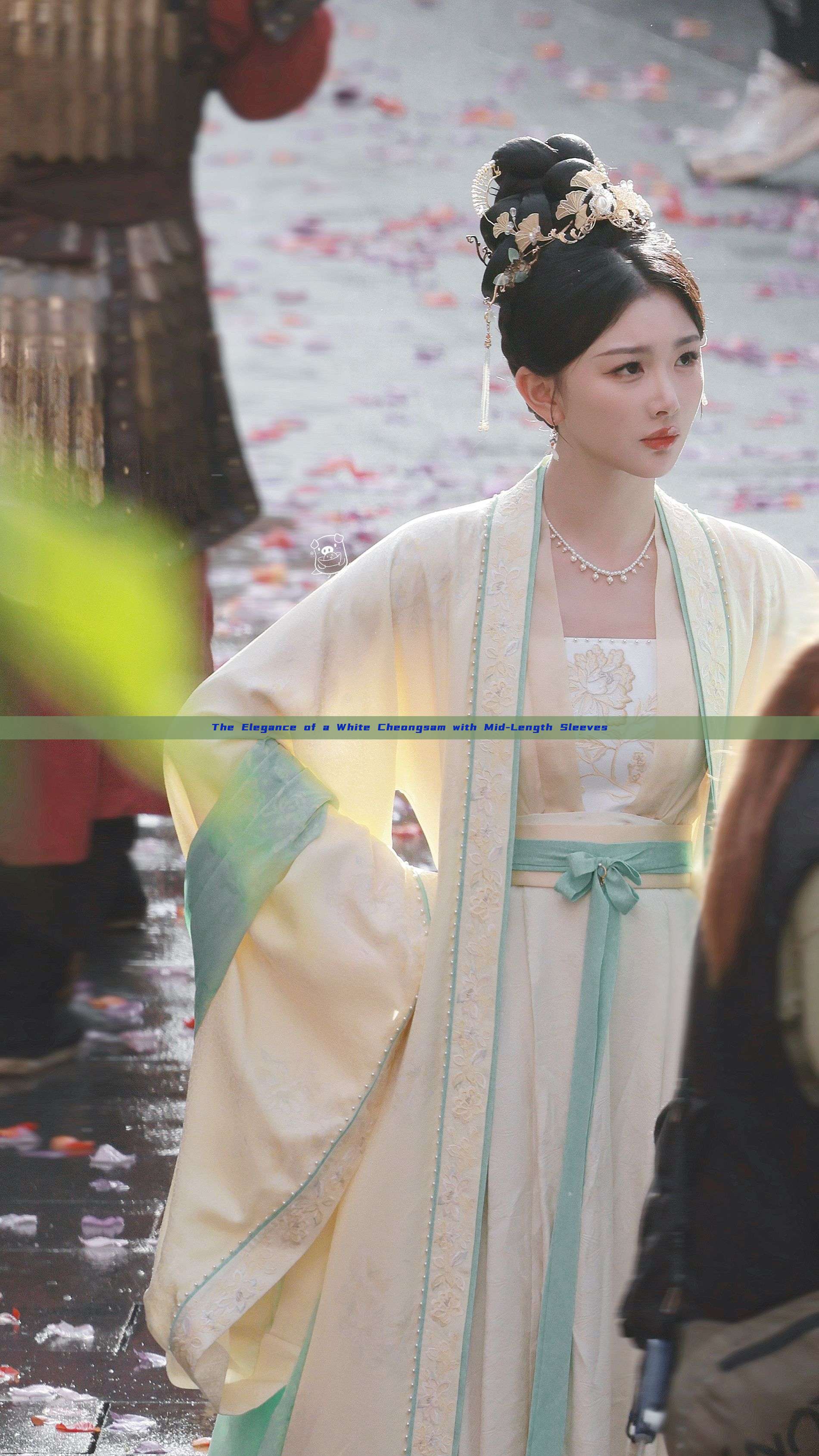 The Elegance of a White Cheongsam with Mid-Length Sleeves The Elegance of a White Cheongsam with Mid-Length Sleeves