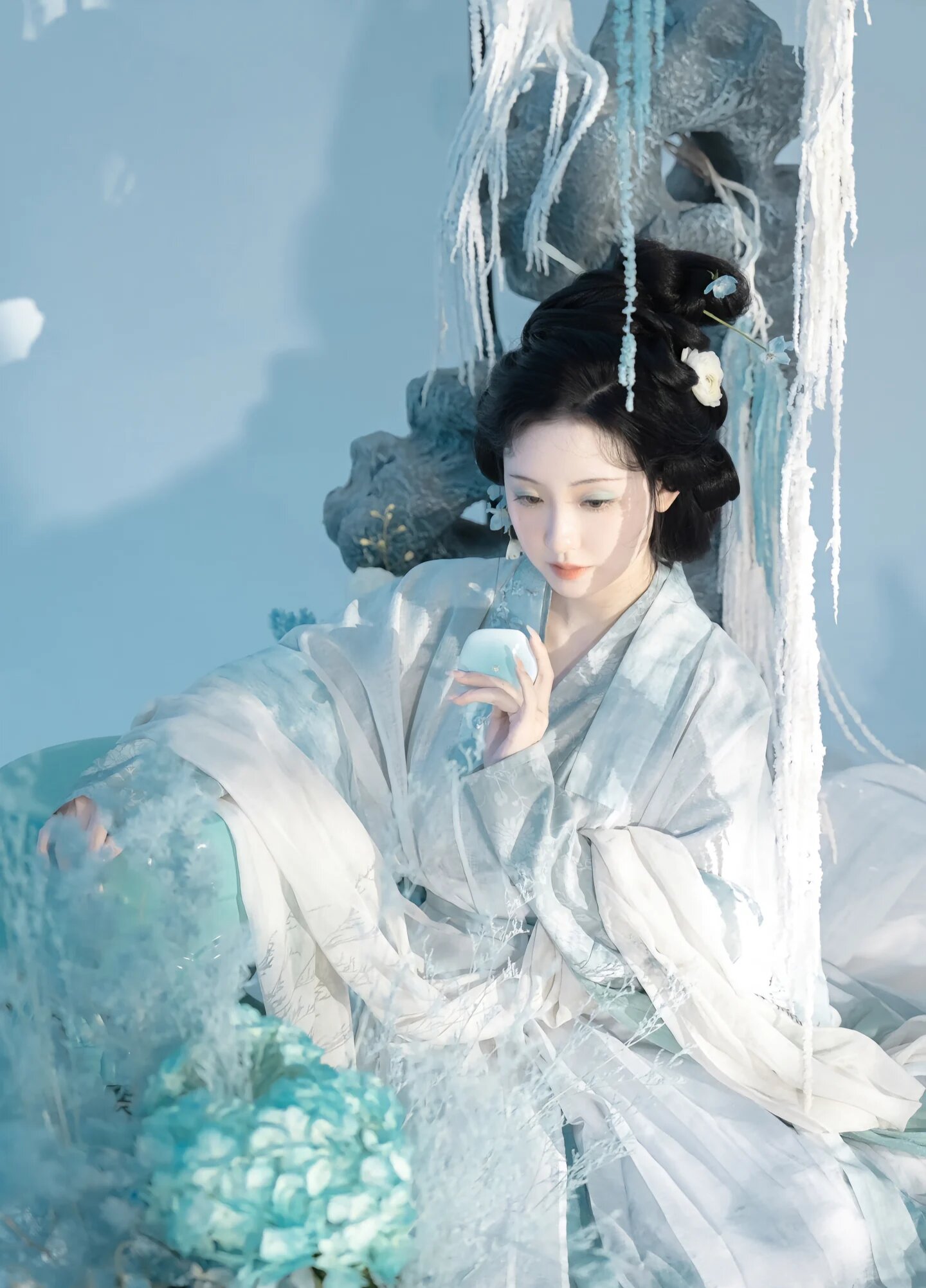 Embracing the New Year in a Traditional Womens Cheongsam:A Fashion Statement of Cultural Elegance Embracing the New Year in a Traditional Womens Cheongsam:A Fashion Statement of Cultural Elegance