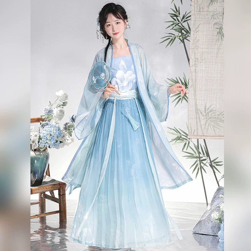 The Splendor of Ethnic Fashion:Childrens Hanfu for Girls on the March Third Festival The Splendor of Ethnic Fashion:Childrens Hanfu for Girls on the March Third Festival