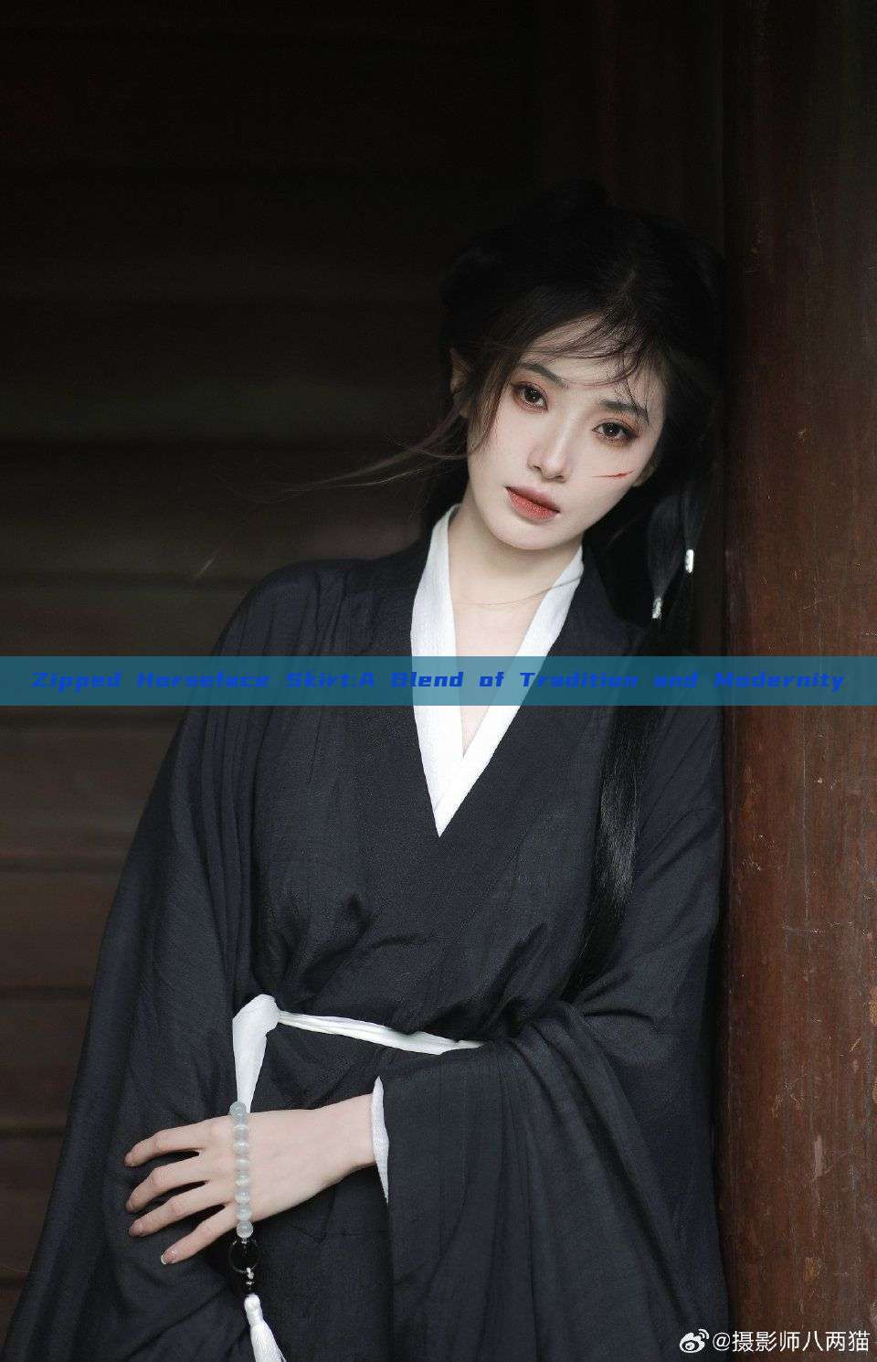 Zipped Horseface Skirt:A Blend of Tradition and Modernity Zipped Horseface Skirt:A Blend of Tradition and Modernity