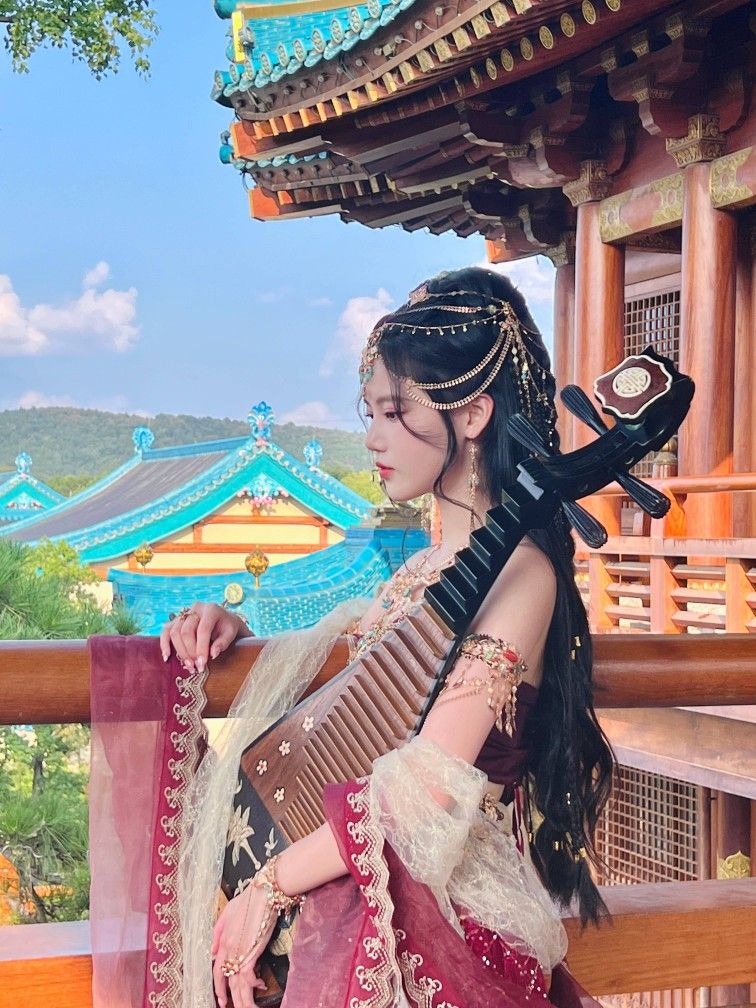 The Return of the Red Cheongsam:A Symbol of Tradition and Celebration