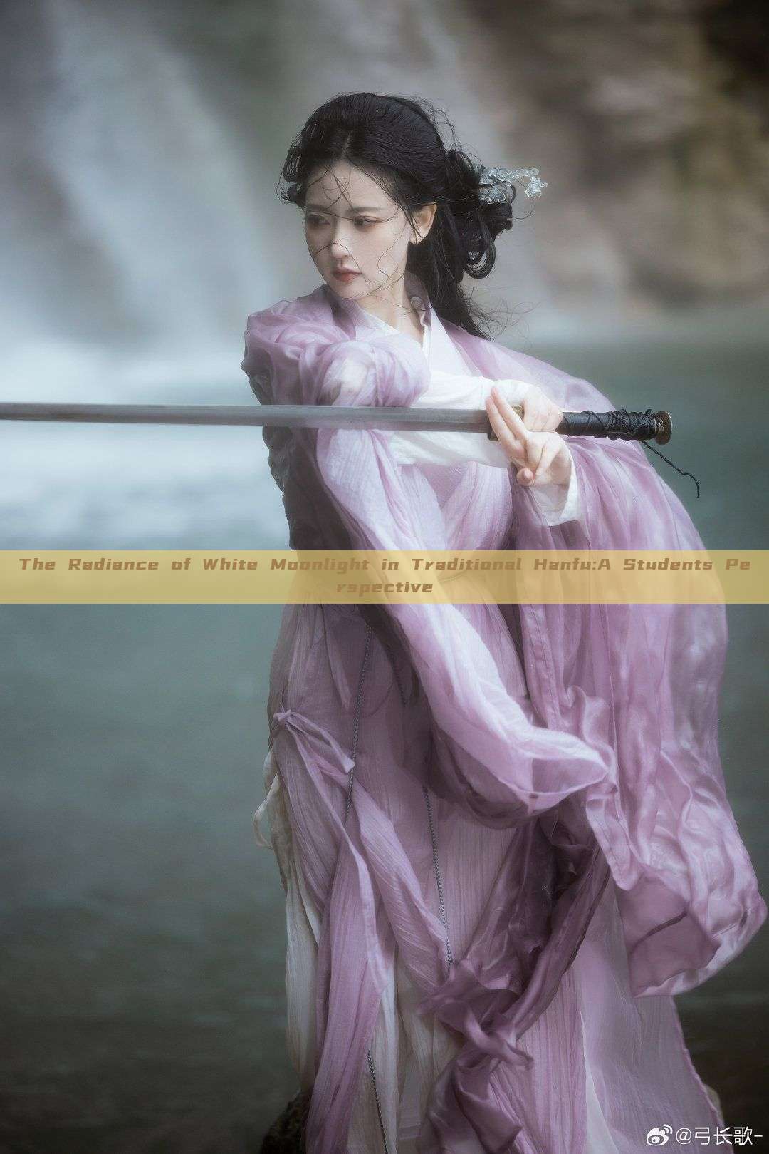The Radiance of White Moonlight in Traditional Hanfu:A Students Perspective The Radiance of White Moonlight in Traditional Hanfu:A Students Perspective