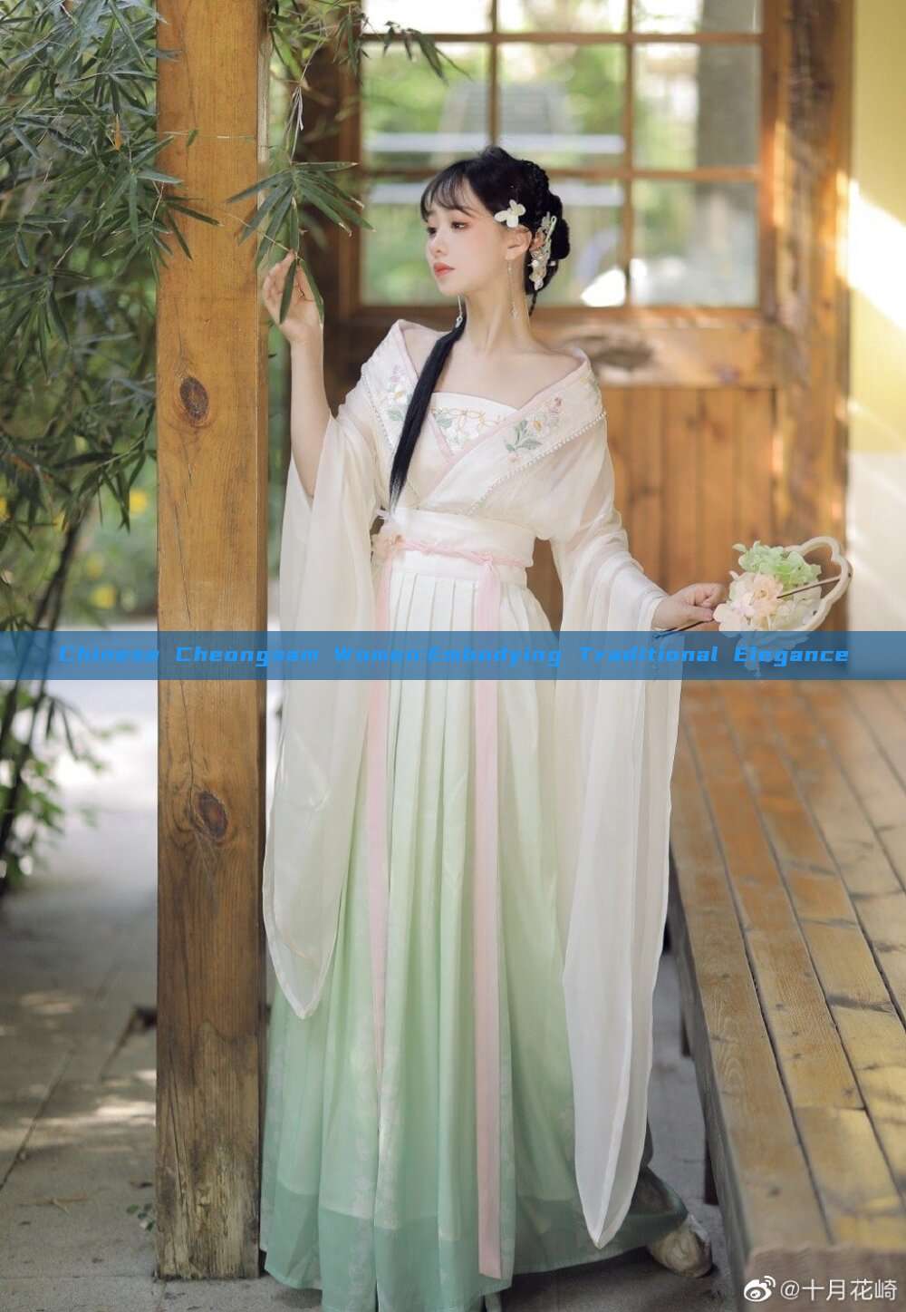 Chinese Cheongsam Women:Embodying Traditional Elegance Chinese Cheongsam Women:Embodying Traditional Elegance