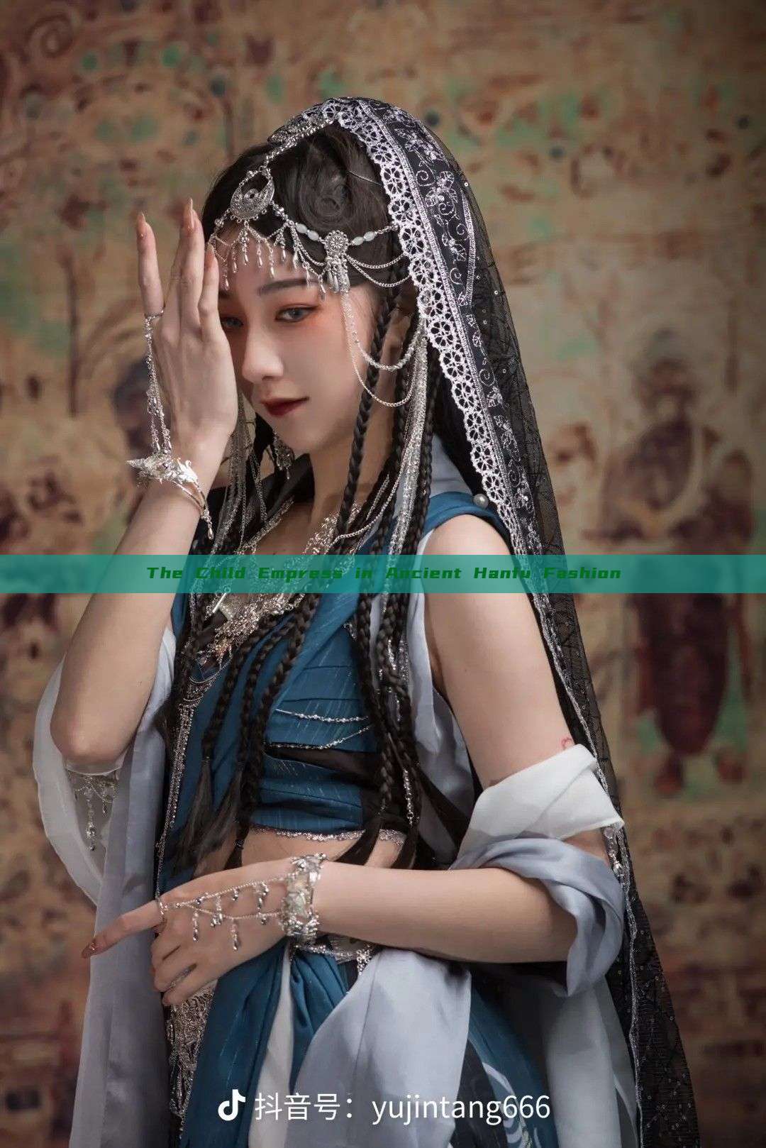 The Child Empress in Ancient Hanfu Fashion The Child Empress in Ancient Hanfu Fashion