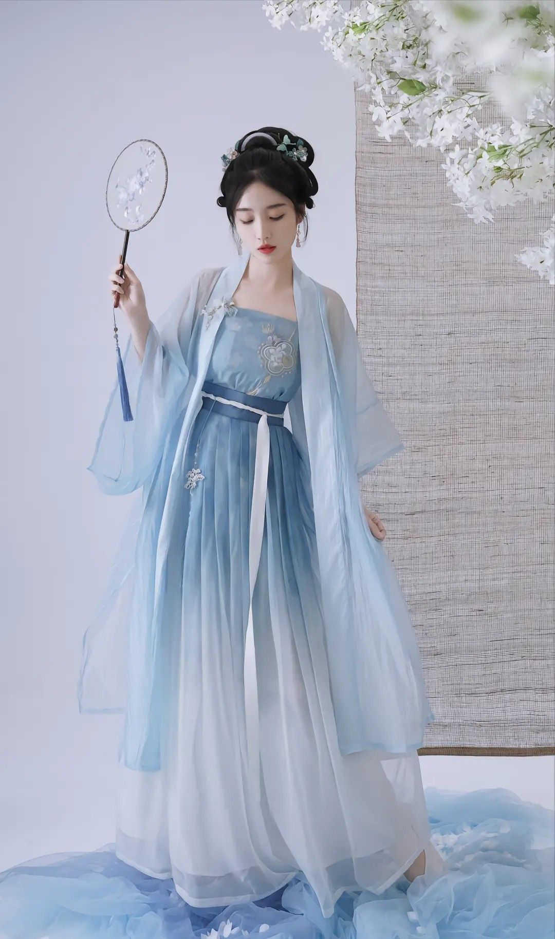 Embracing Traditional Beauty:The Rise of Plus-Size Hanfu Fashionistas Embracing Traditional Beauty:The Rise of Plus-Size Hanfu Fashionistas