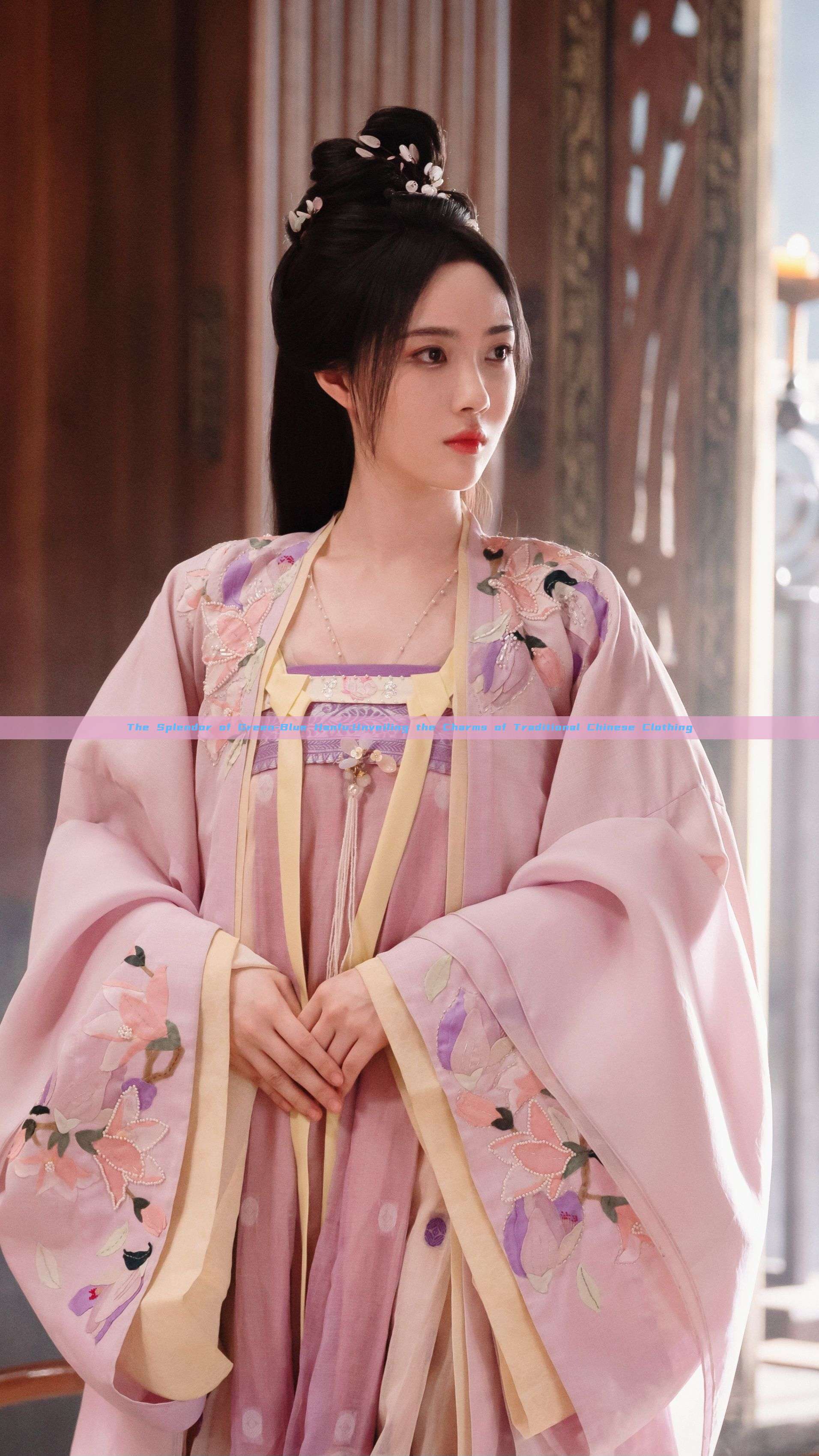 The Splendor of Green-Blue Hanfu:Unveiling the Charms of Traditional Chinese Clothing The Splendor of Green-Blue Hanfu:Unveiling the Charms of Traditional Chinese Clothing