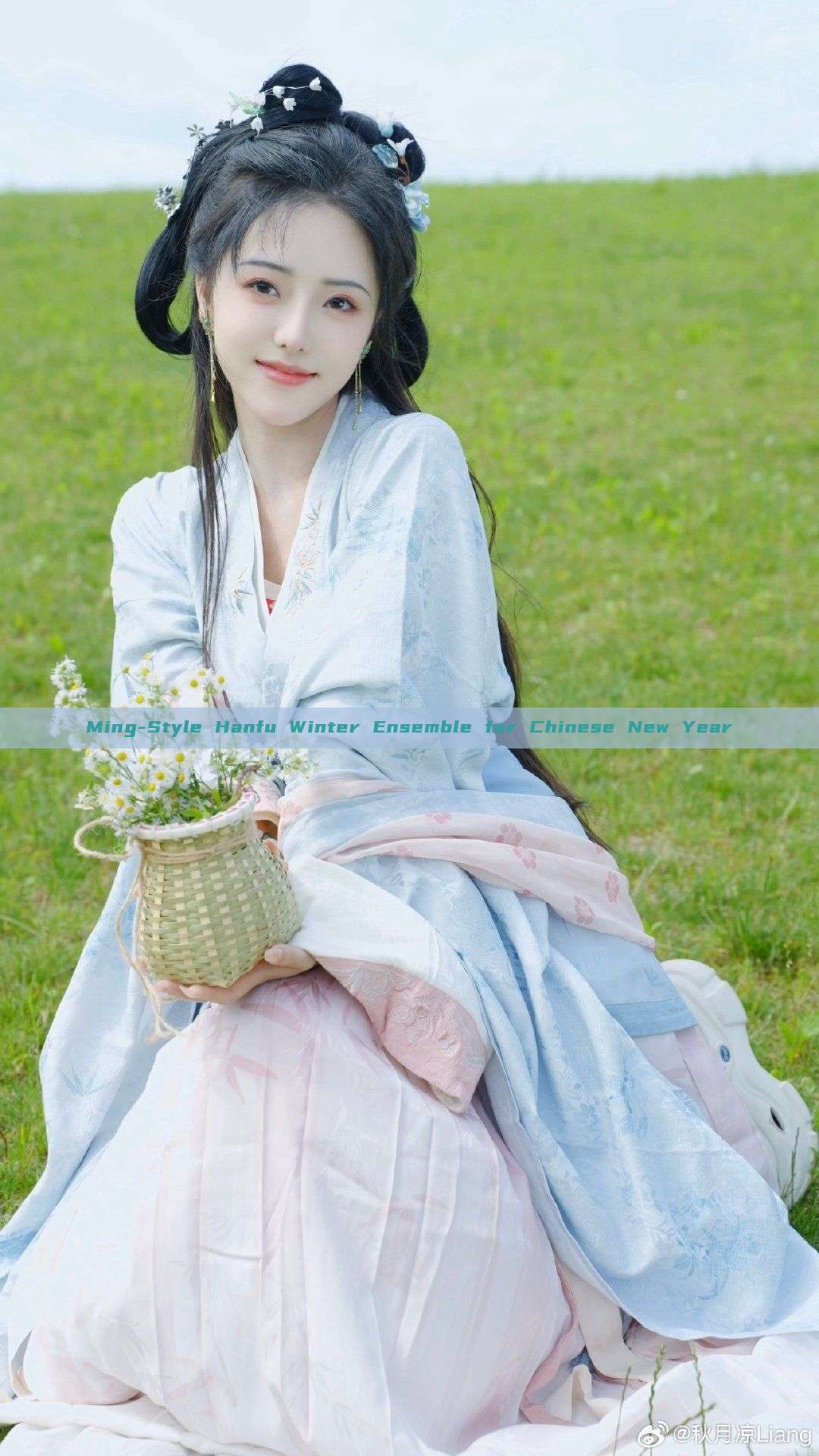 Ming-Style Hanfu Winter Ensemble for Chinese New Year