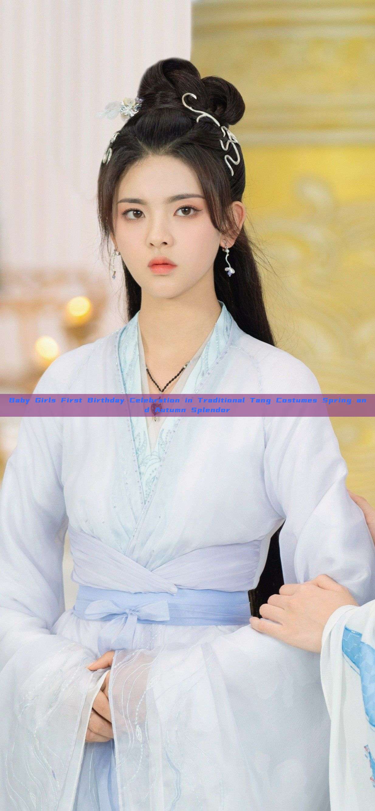 Baby Girls First Birthday Celebration in Traditional Tang Costumes Spring and Autumn Splendor Baby Girls First Birthday Celebration in Traditional Tang Costumes Spring and Autumn Splendor