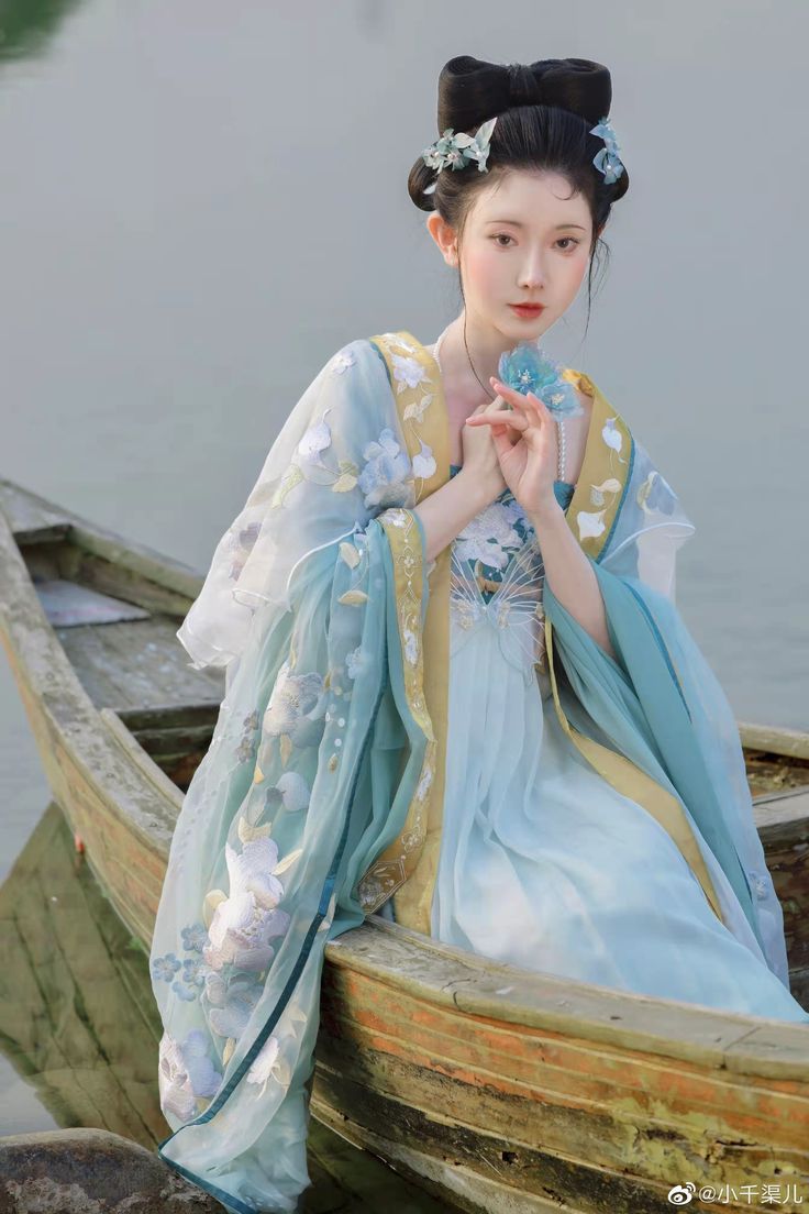 Traditional Charm:A Summer Tang Suit Collection for Women Traditional Charm:A Summer Tang Suit Collection for Women